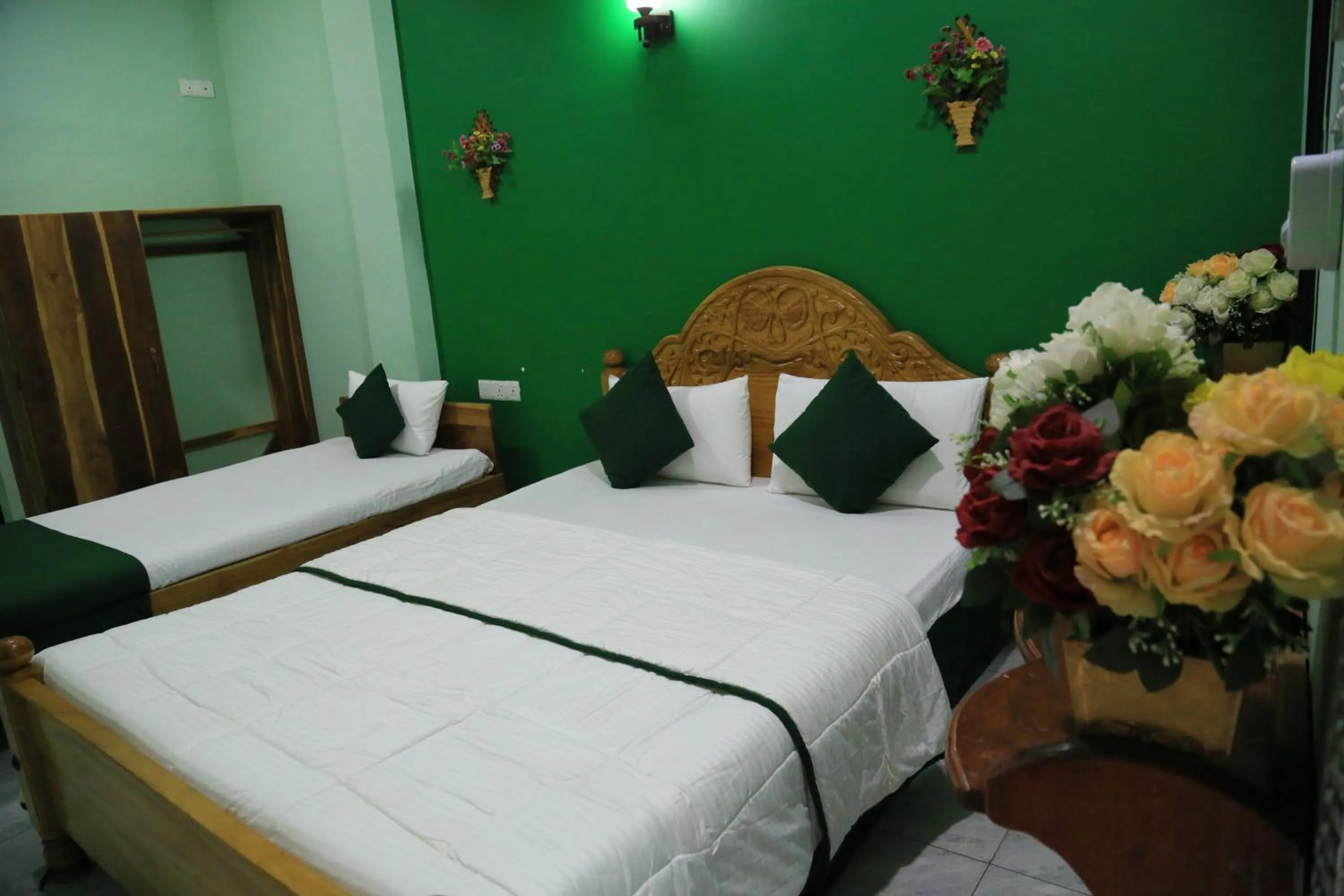 Bedroom in Kings Hotel Restaurant and Bar