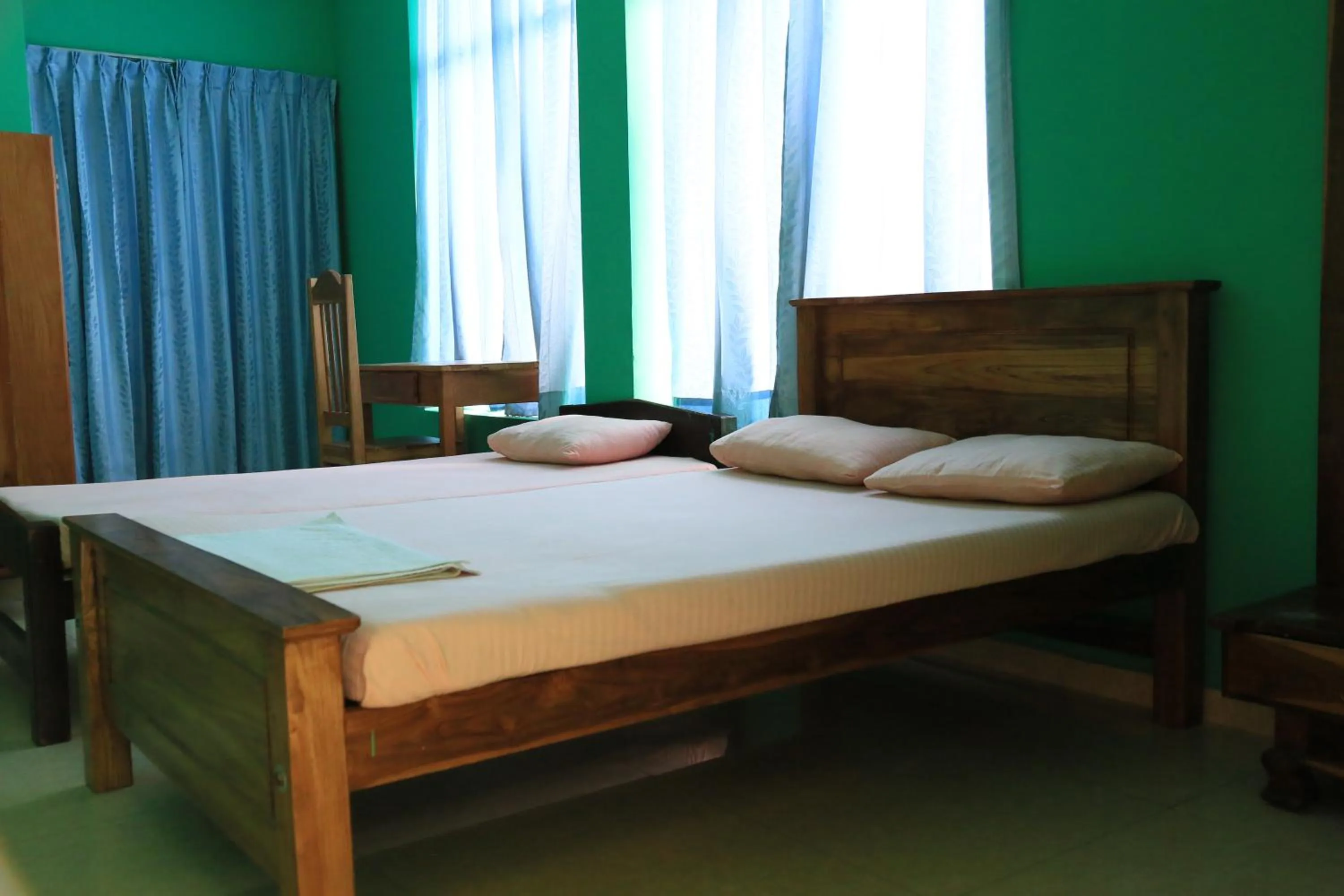 Bedroom in Kings Hotel Restaurant and Bar