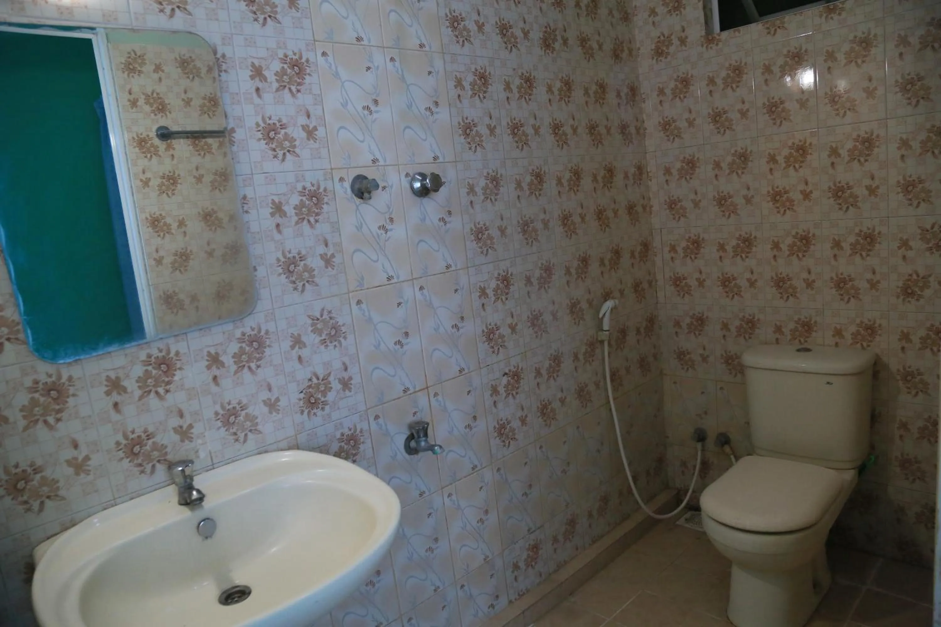 Bathroom in Kings Hotel Restaurant and Bar