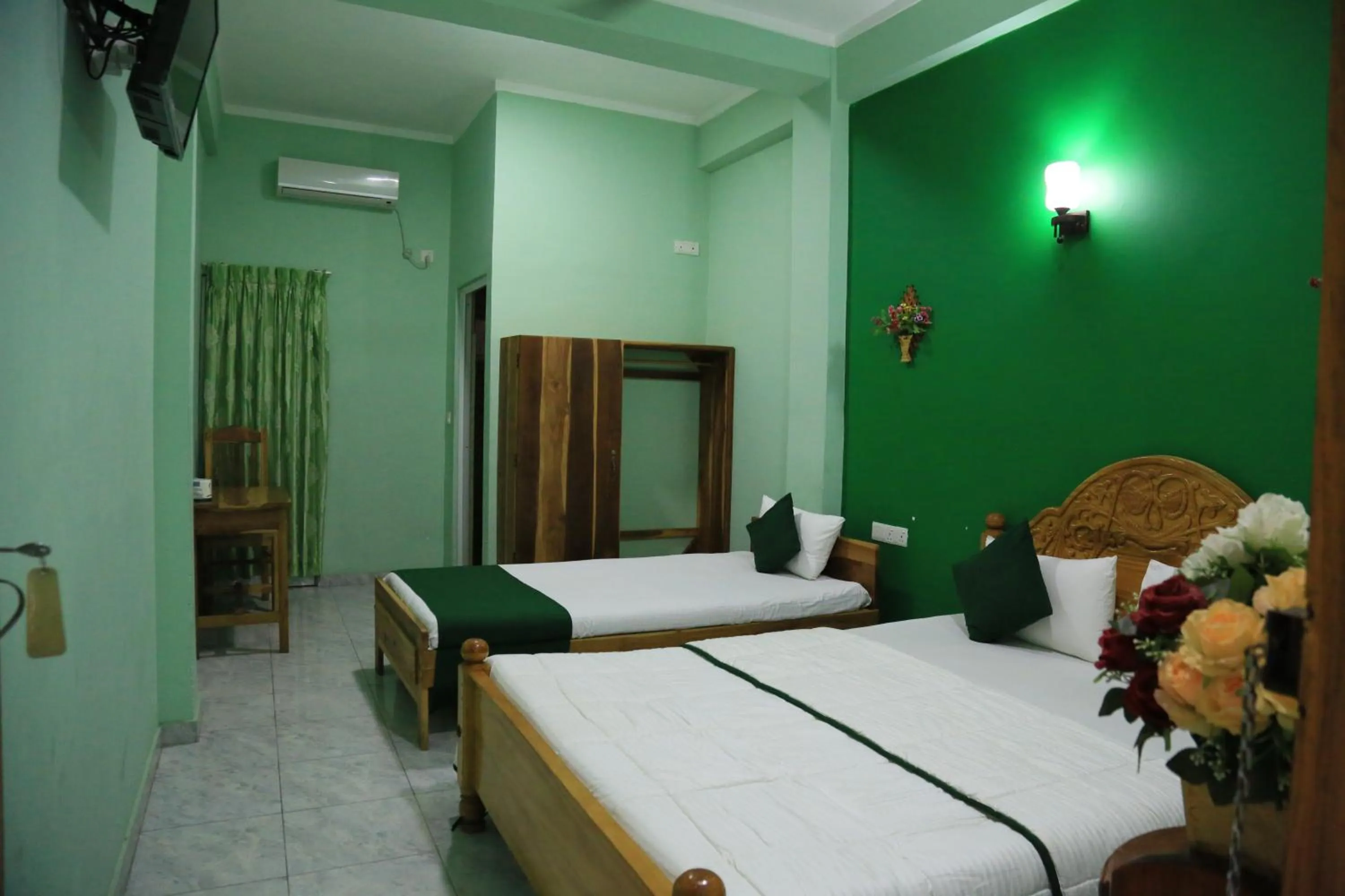 Bedroom in Kings Hotel Restaurant and Bar