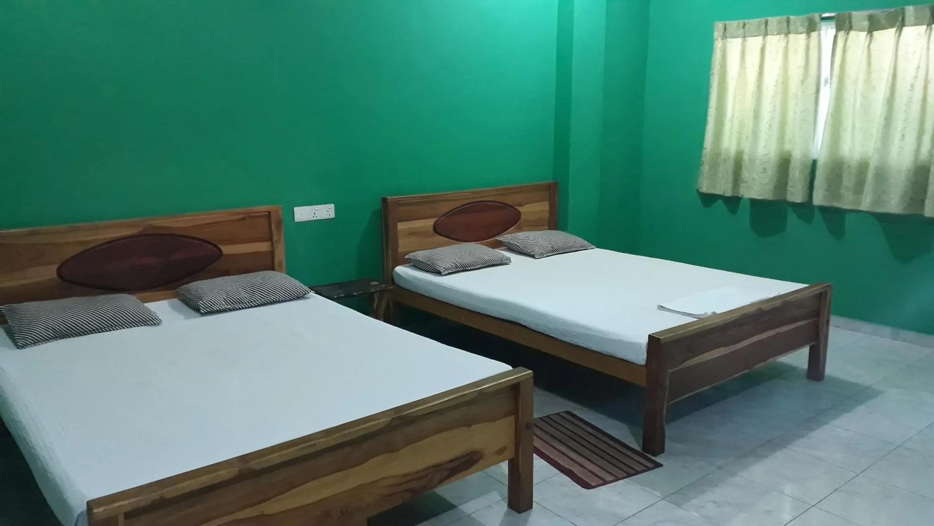 Bedroom in Kings Hotel Restaurant and Bar