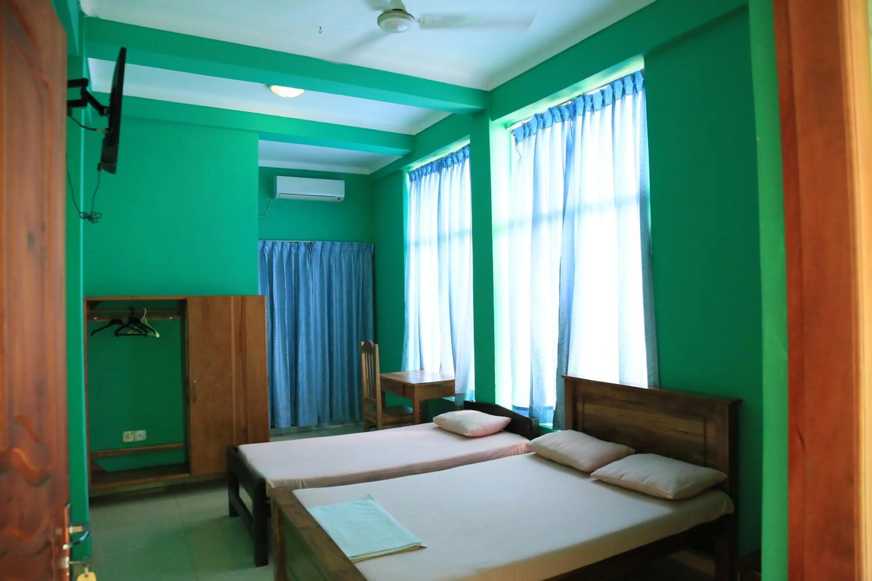 Bedroom in Kings Hotel Restaurant and Bar