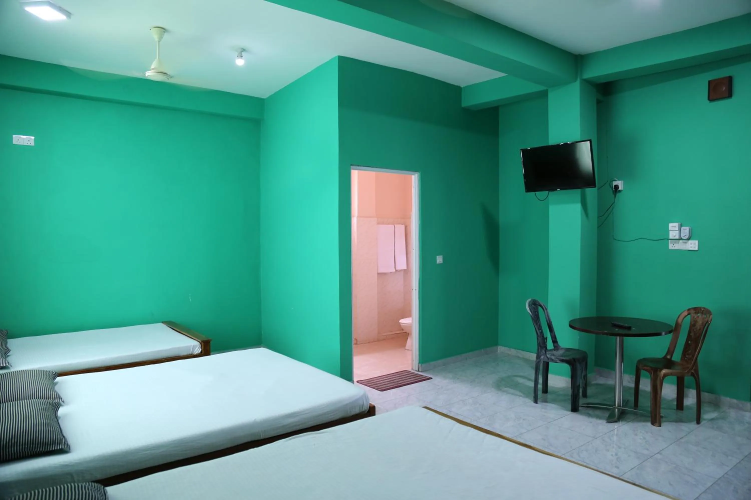 TV and multimedia in Kings Hotel Restaurant and Bar