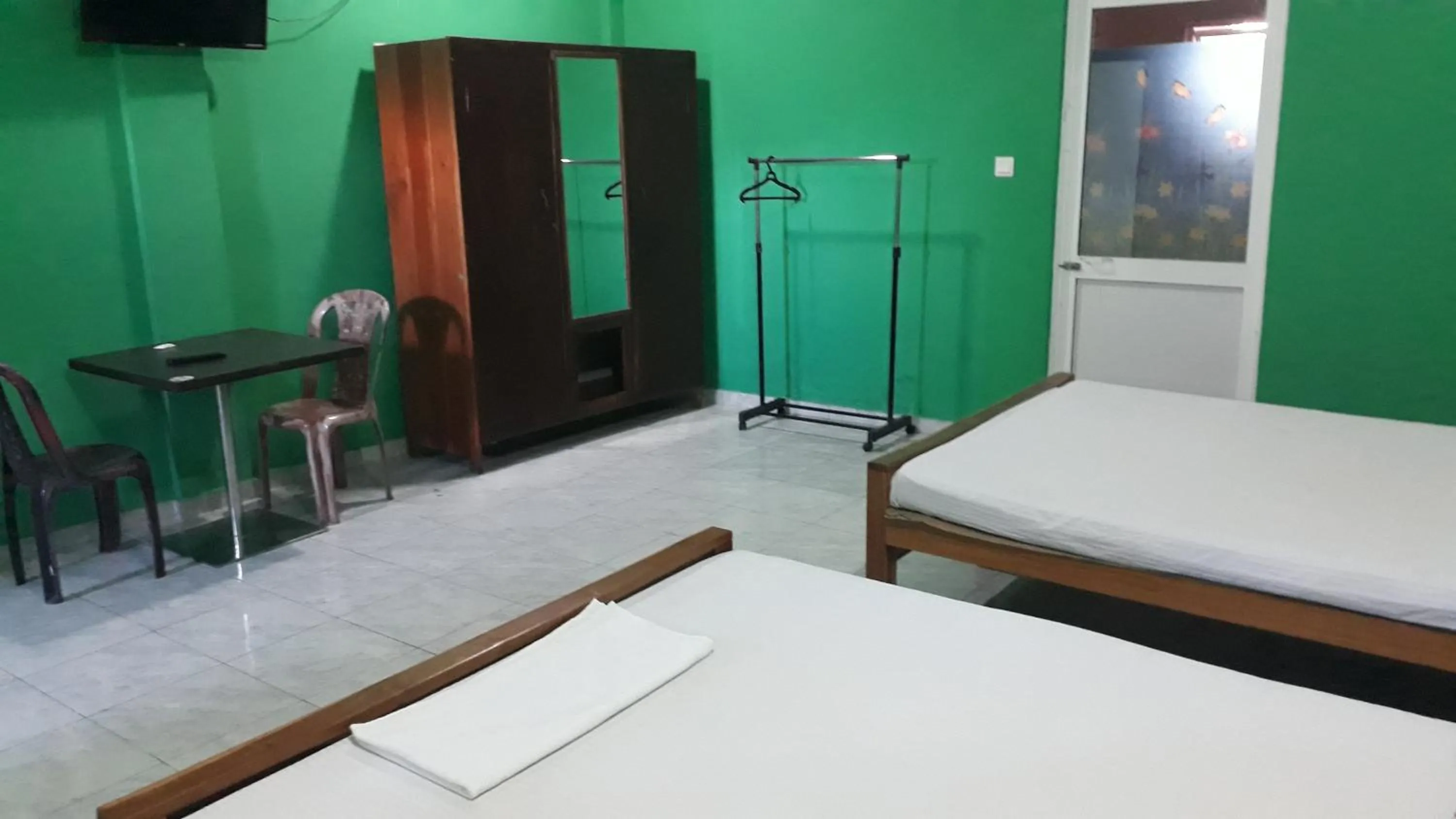 Area and facilities in Kings Hotel Restaurant and Bar