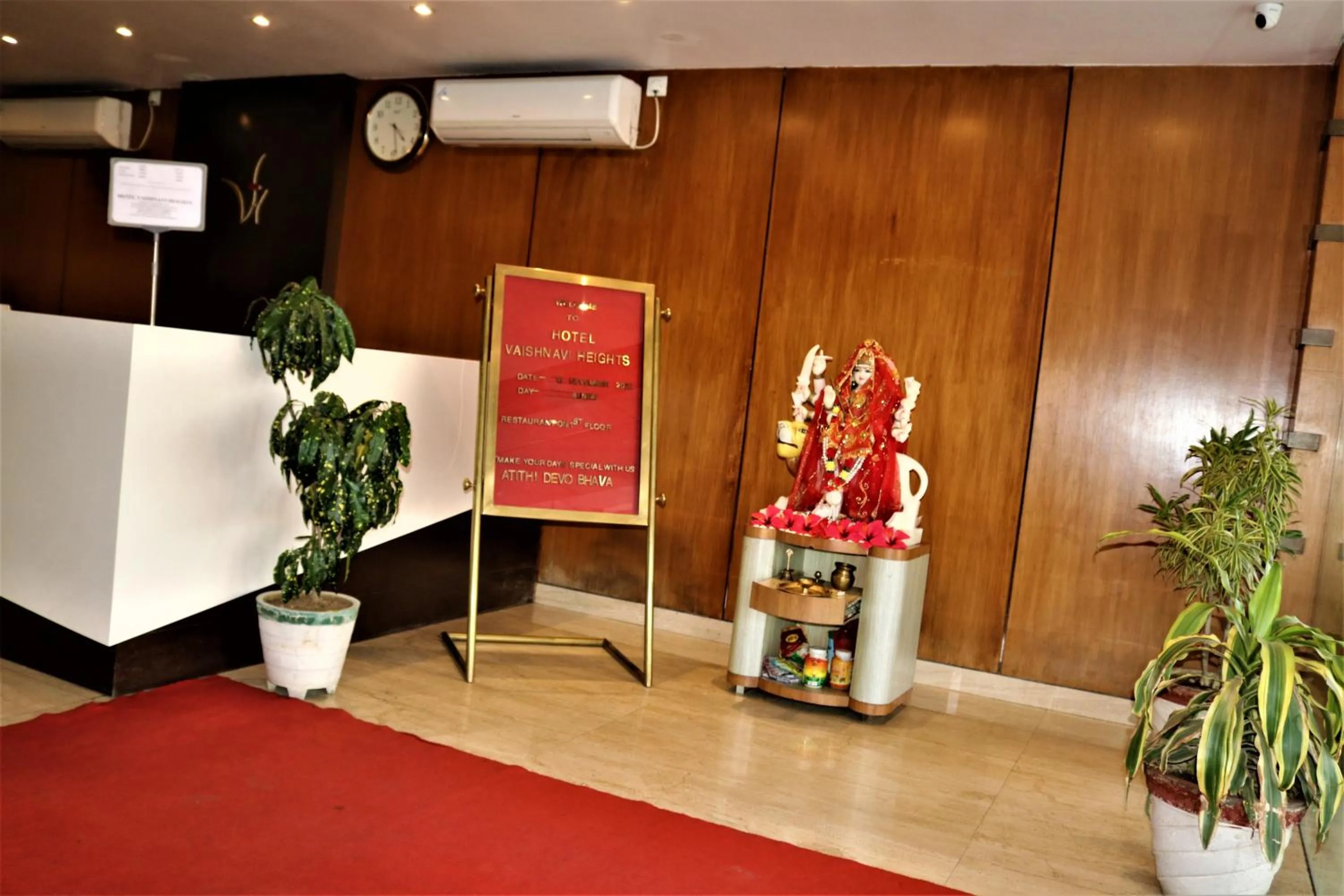 Lobby or reception in Hotel Vaishnavi Heights
