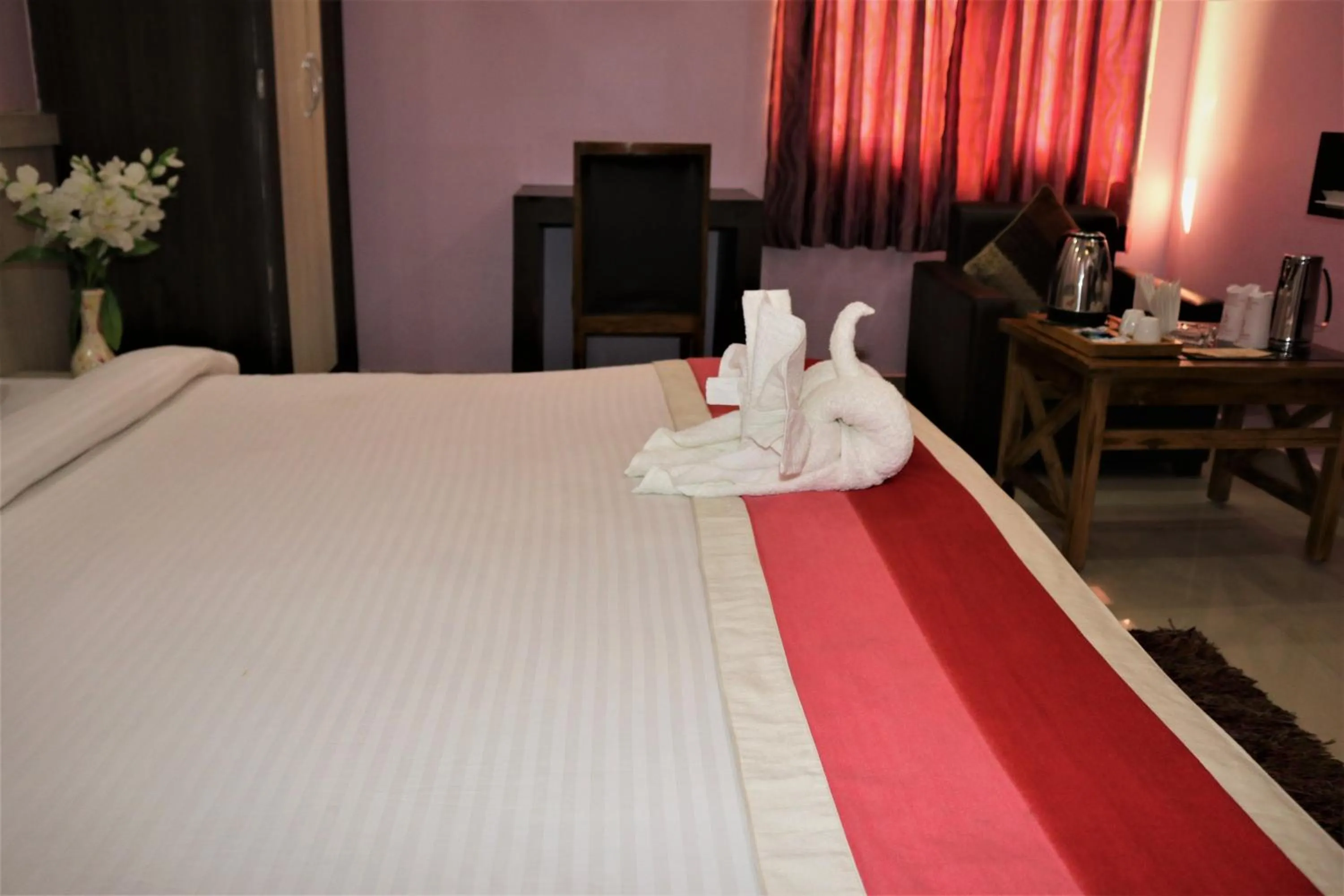 Bedroom, Bed in Hotel Vaishnavi Heights