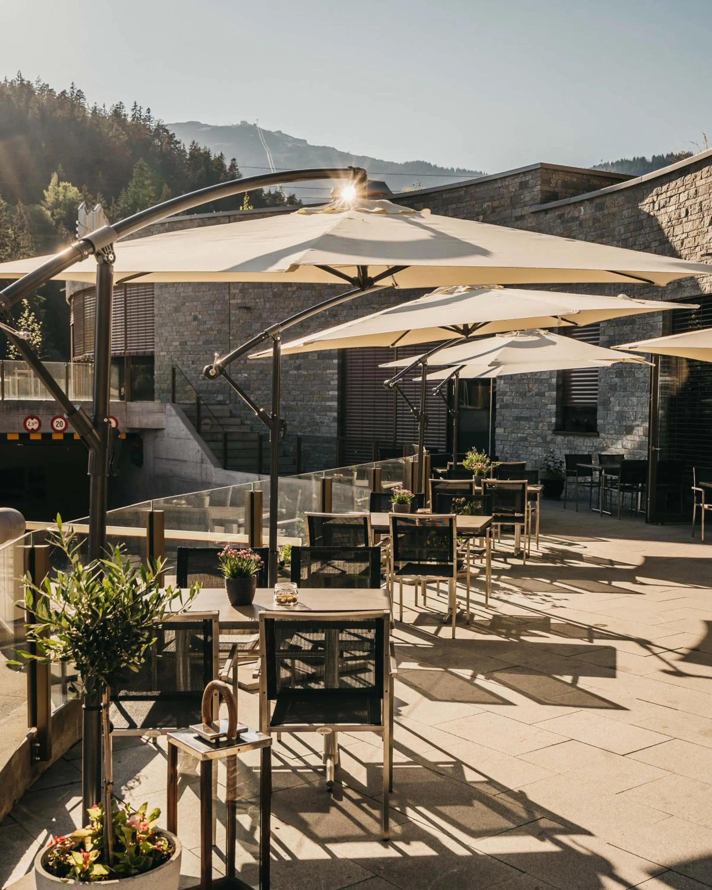 Restaurant/places to eat in Peaks Place Apartments & SPA