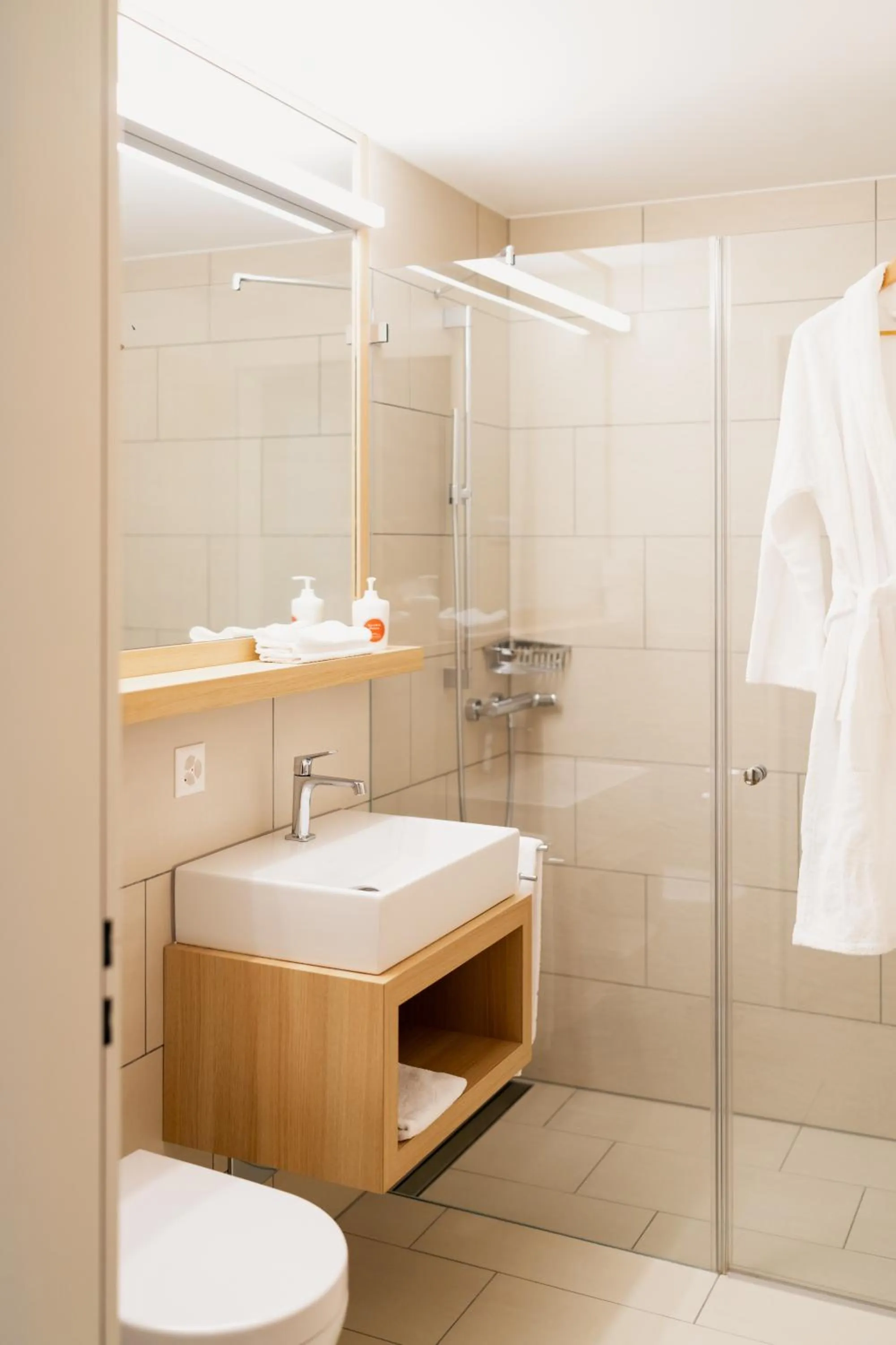 Shower in Peaks Place Apartments & SPA