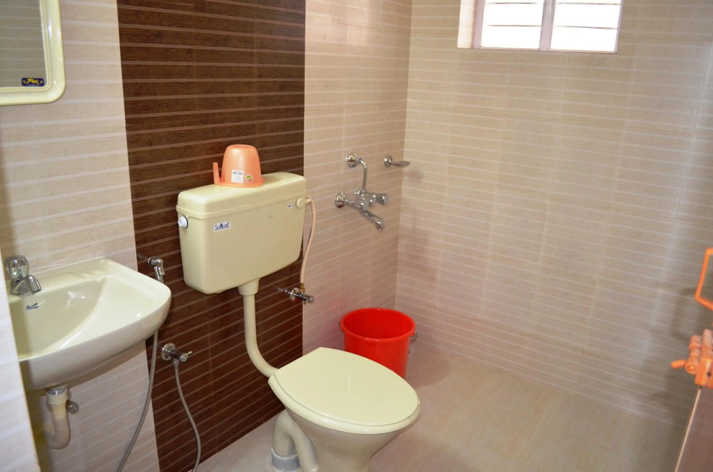 Shower in Hotel Prathiba Heritage