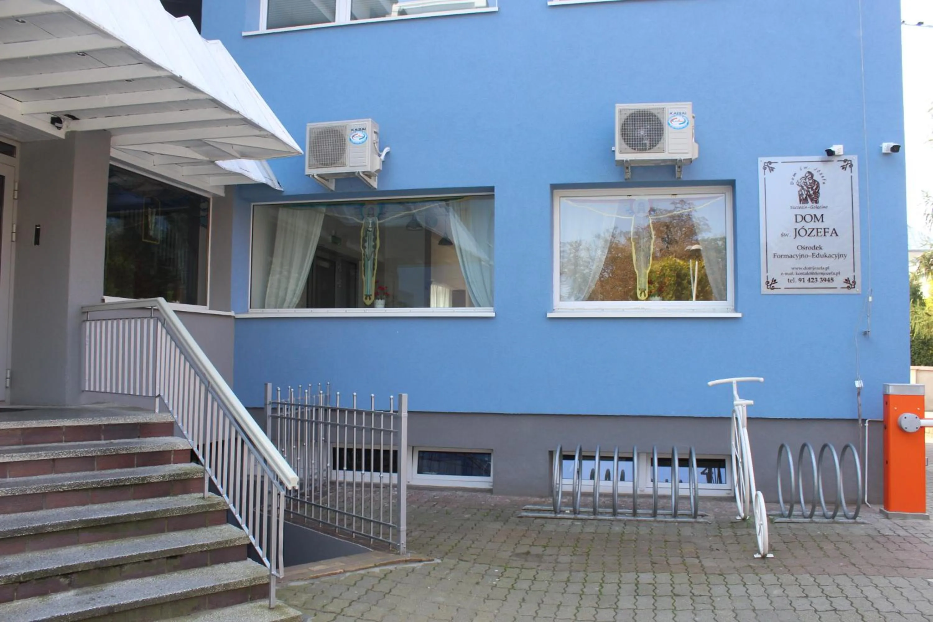 Facade/entrance in Dom św. Józefa