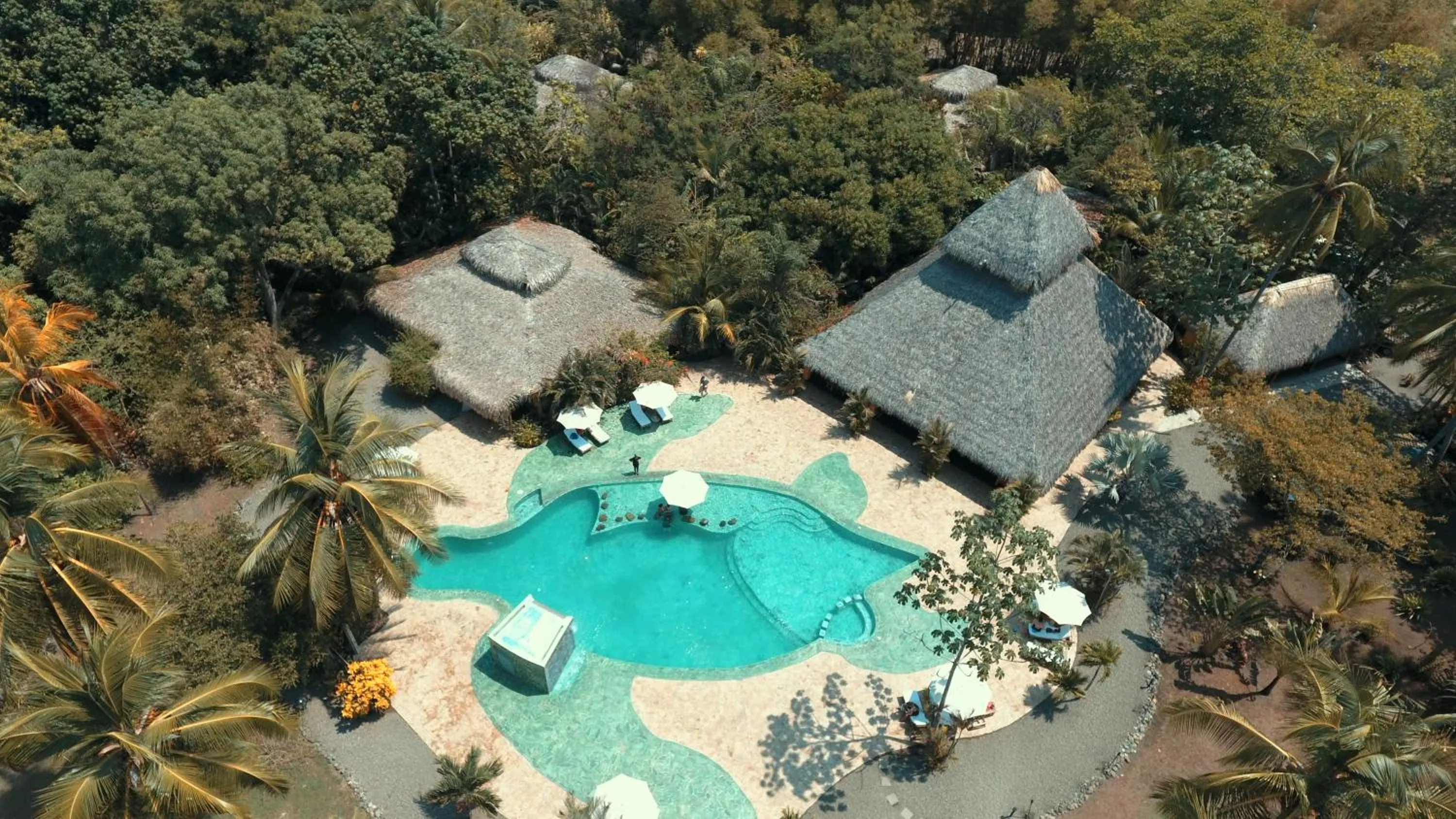 Property building in Hotel Clandestino beach resort