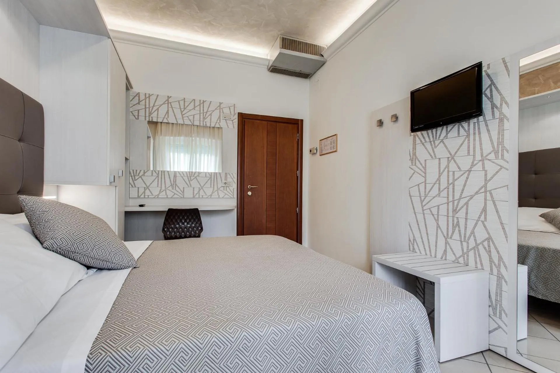 Photo of the whole room, Bed in Hotel Dolcevita