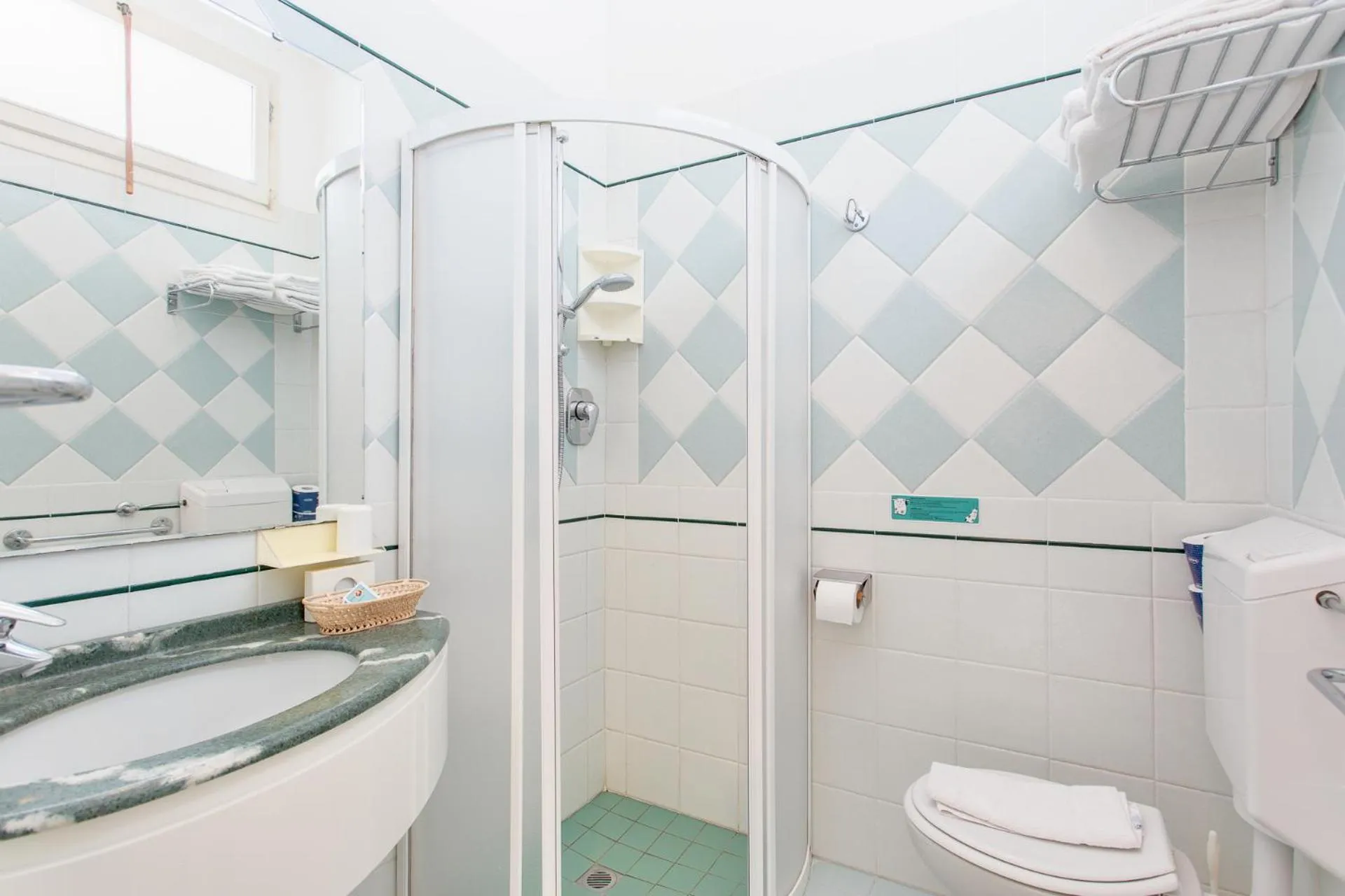 Shower in Hotel Dolcevita