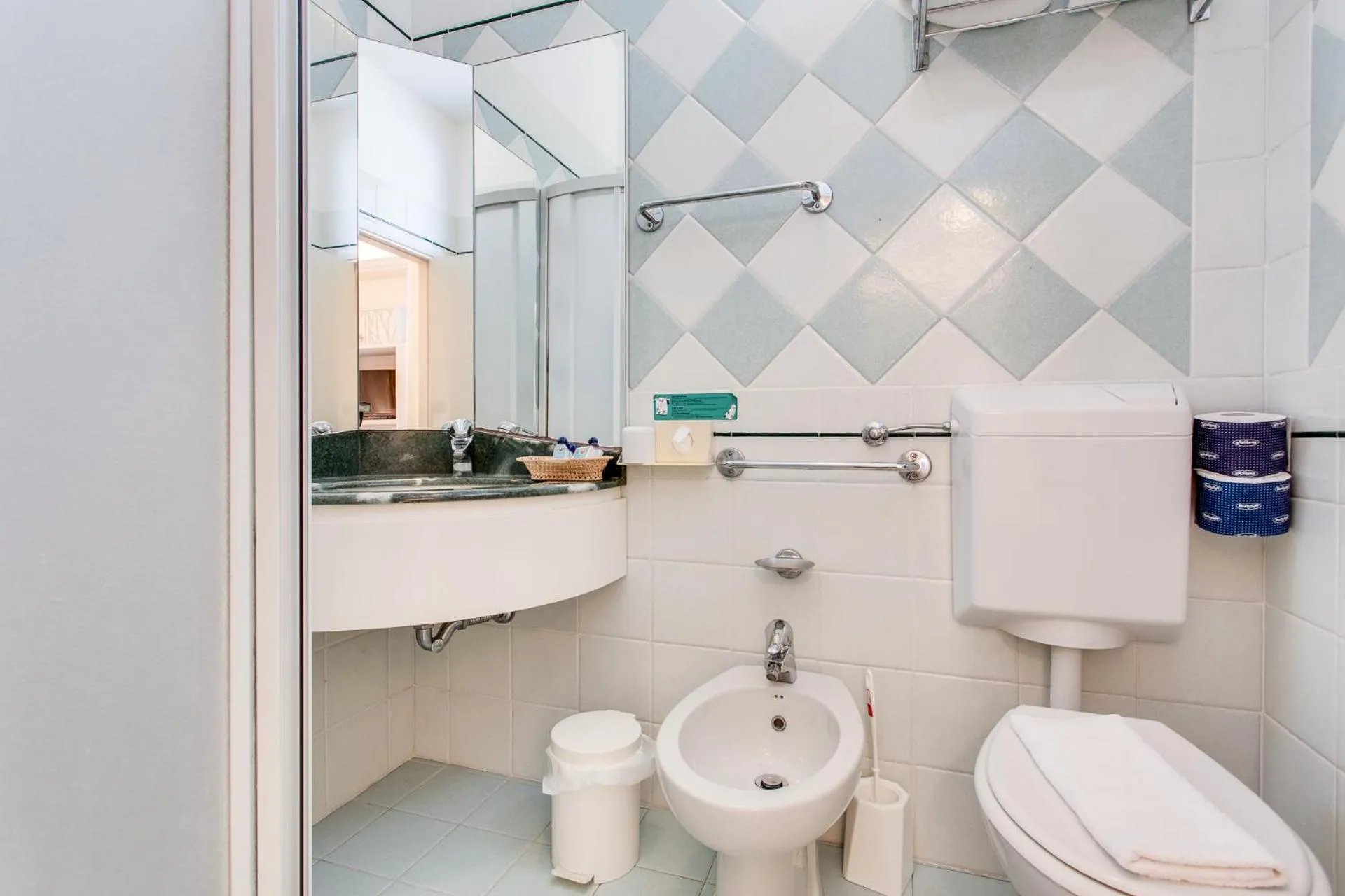 Shower in Hotel Dolcevita