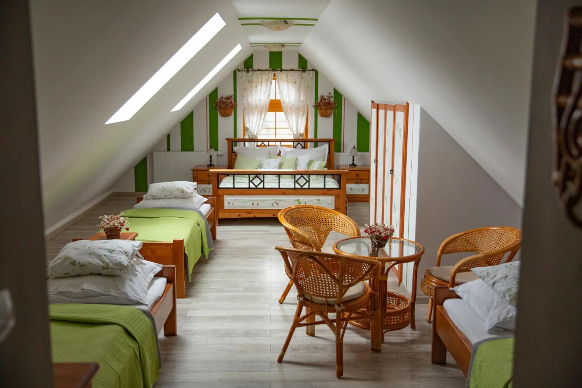 Living room, Bed in Karolowy Dwór - Mountain Spa & Relax