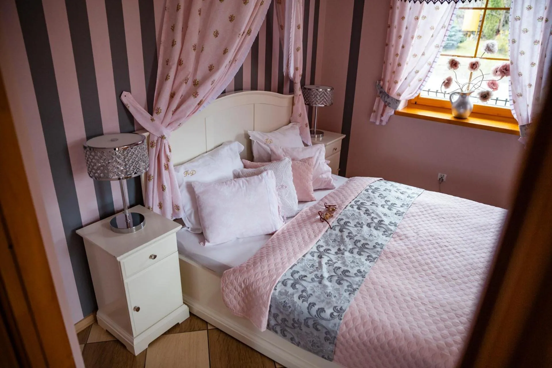 Bed in Karolowy Dwór - Mountain Spa & Relax