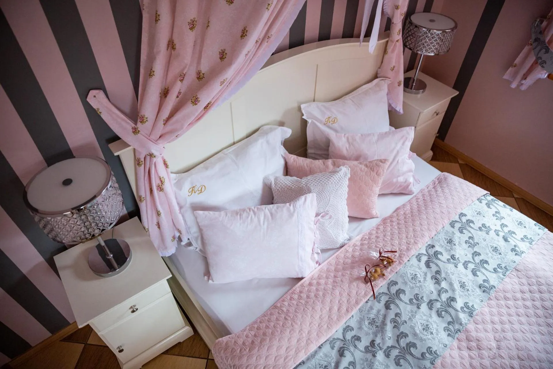 Bed in Karolowy Dwór - Mountain Spa & Relax