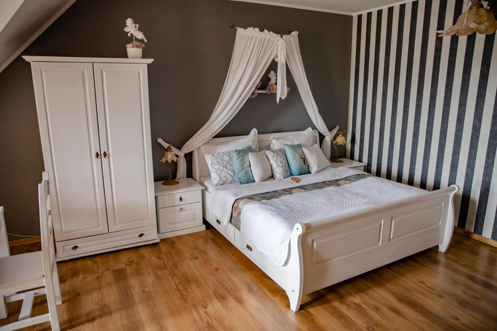 Decorative detail, Bed in Karolowy Dwór - Mountain Spa & Relax