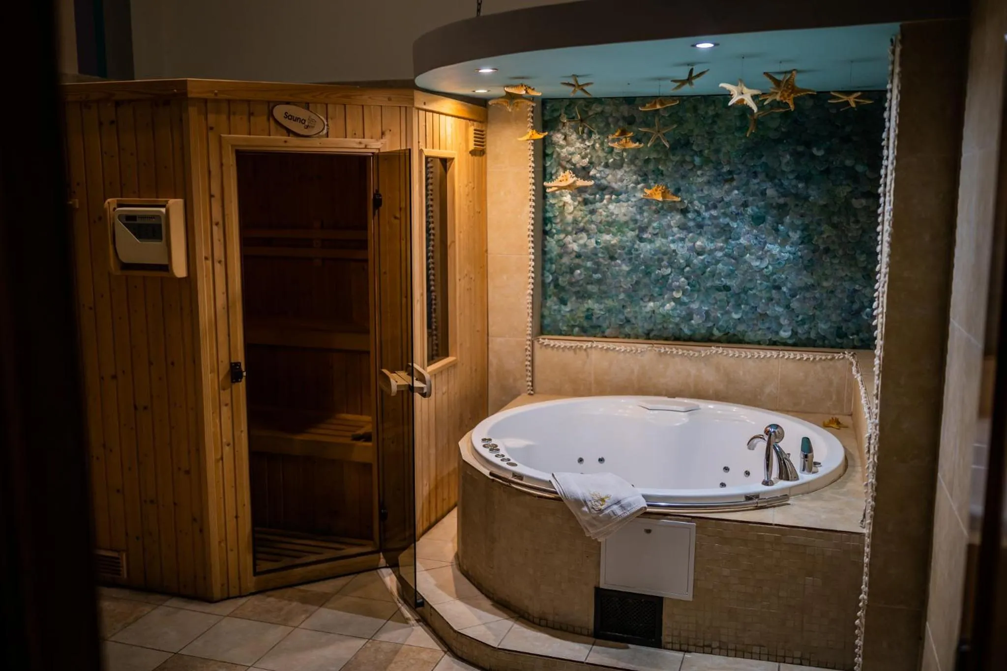 Hot Tub in Karolowy Dwór - Mountain Spa & Relax