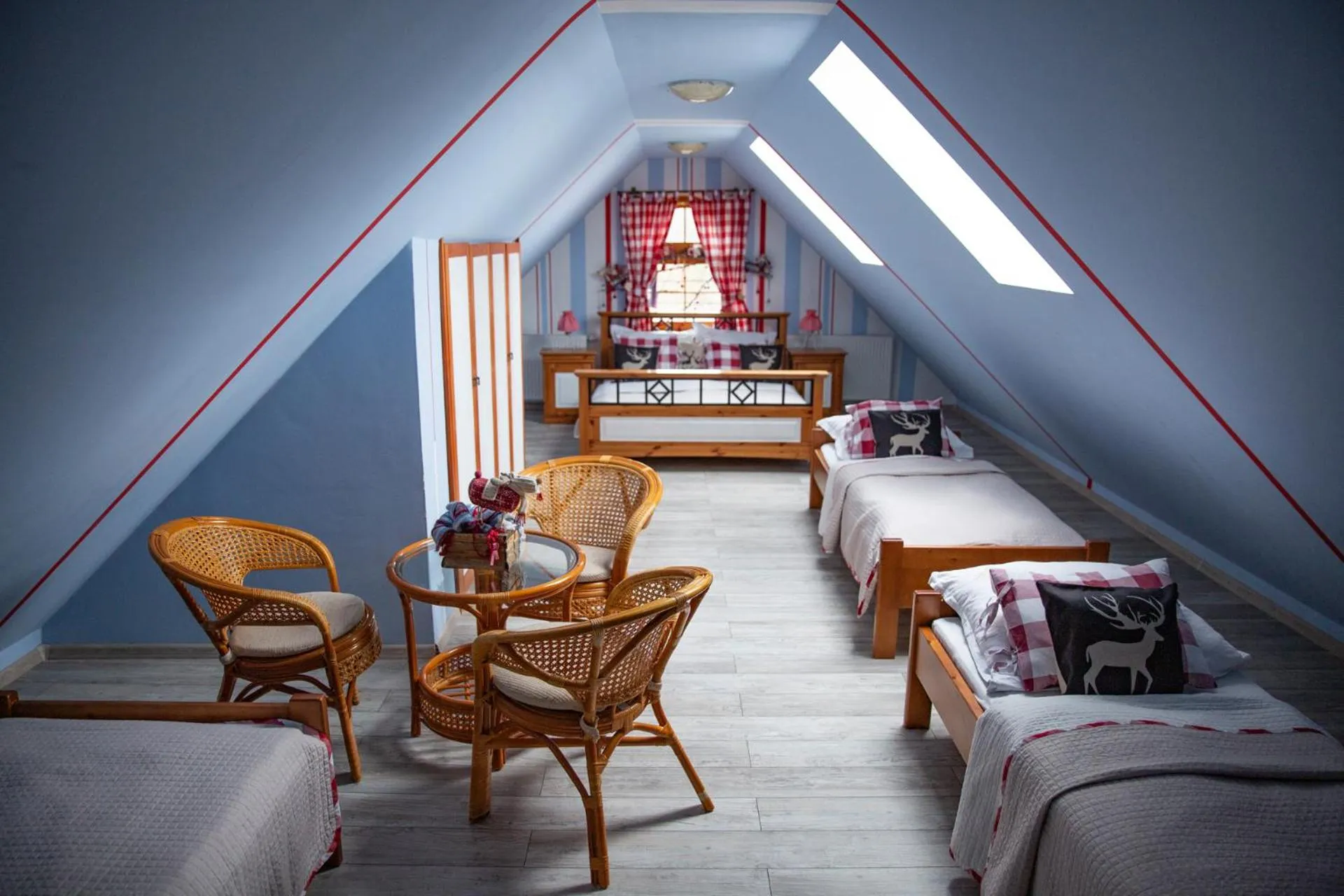 Living room, Bed in Karolowy Dwór - Mountain Spa & Relax