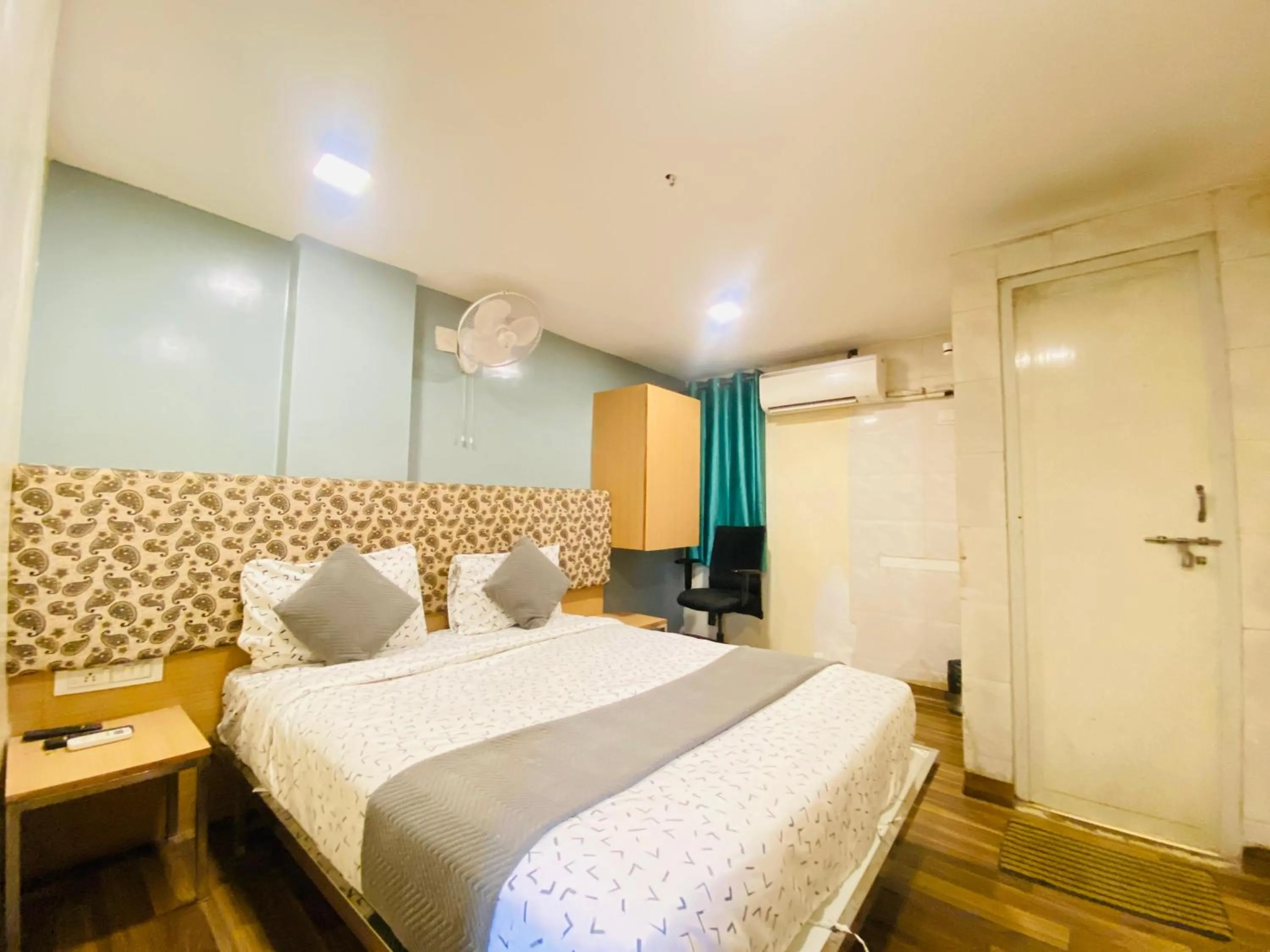 Bed in Hotel ABC Satellite Prahlad Nagar