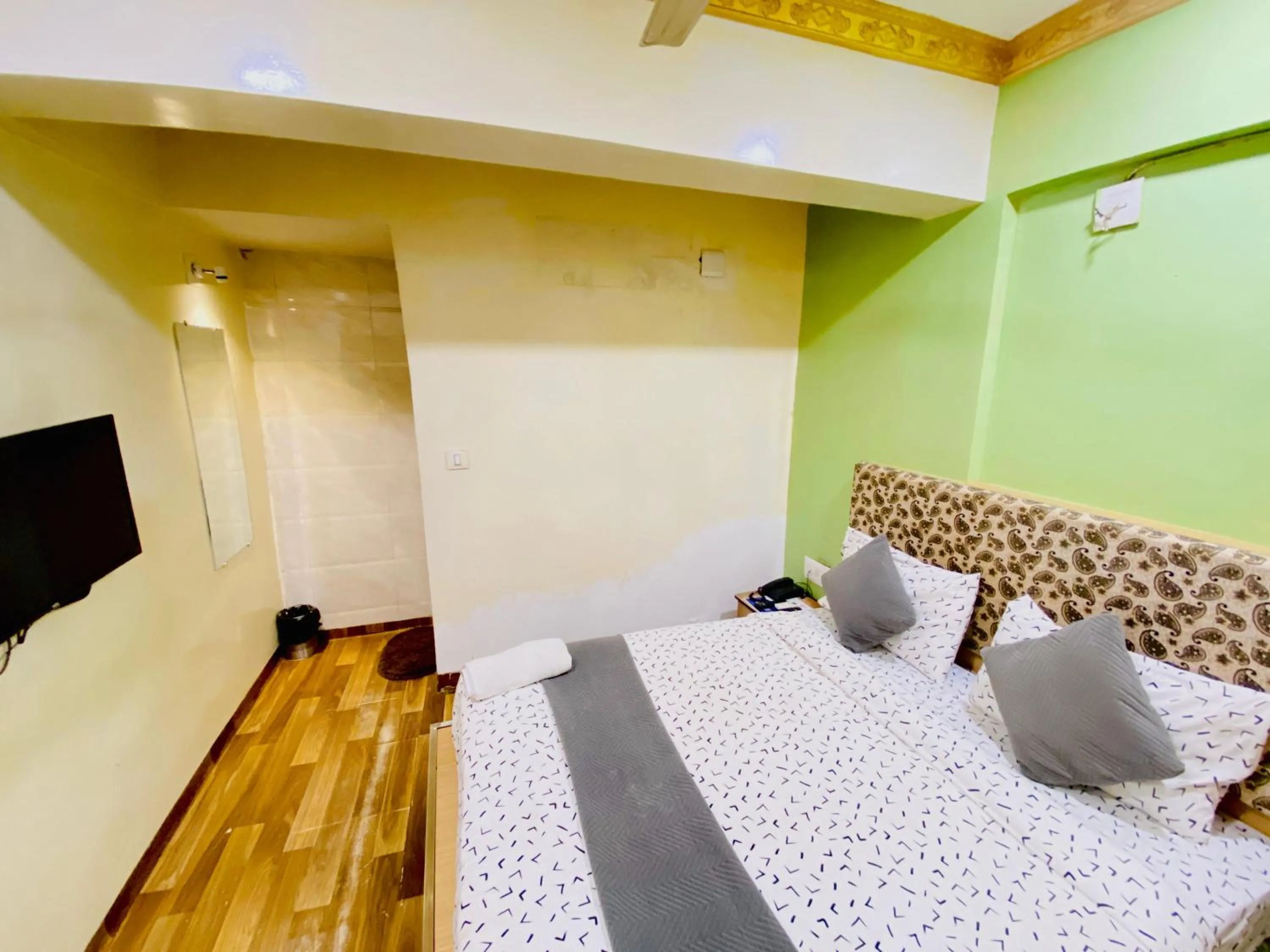 Bed in Hotel ABC Satellite Prahlad Nagar