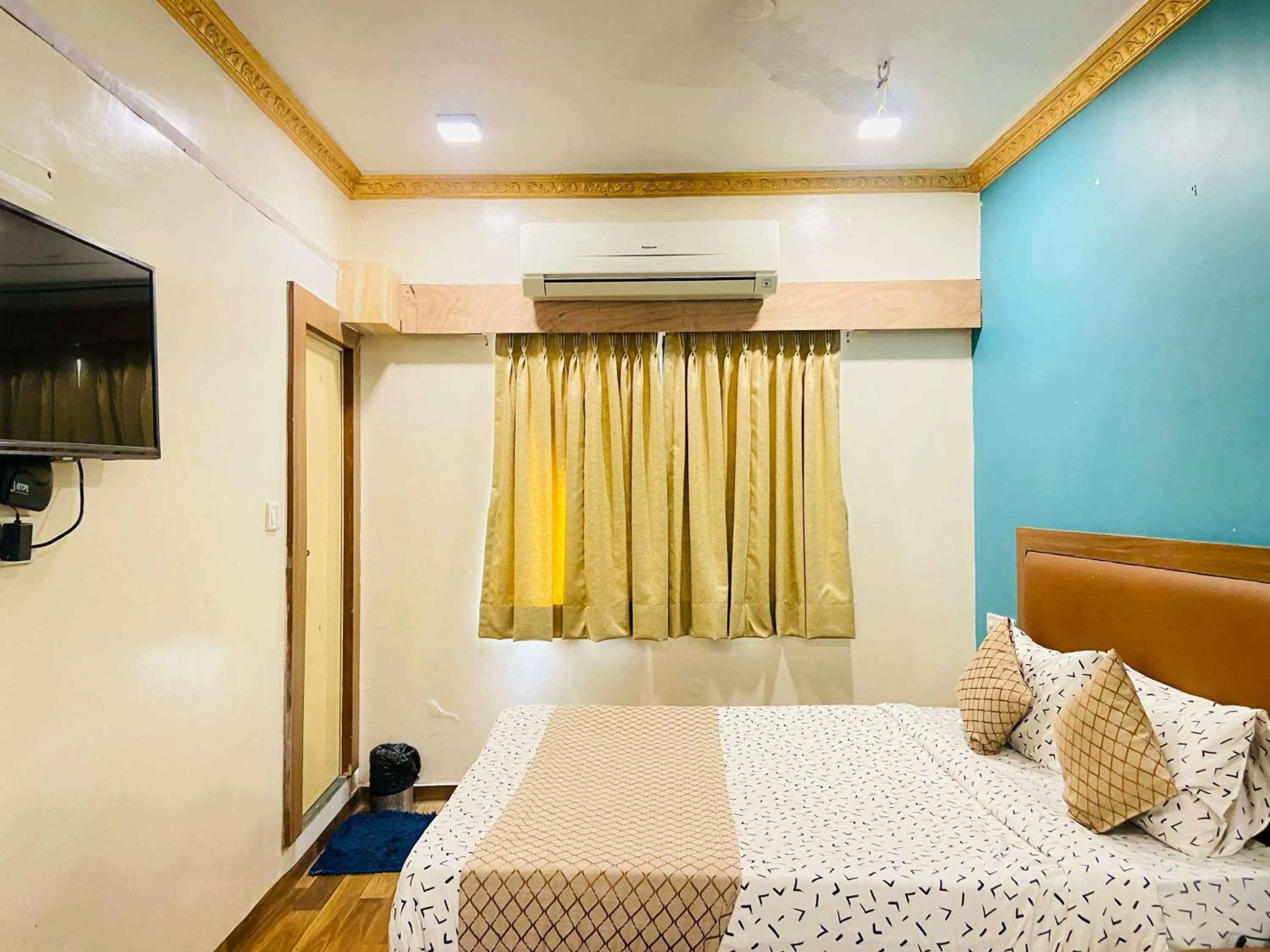 Bed in Hotel ABC Satellite Prahlad Nagar
