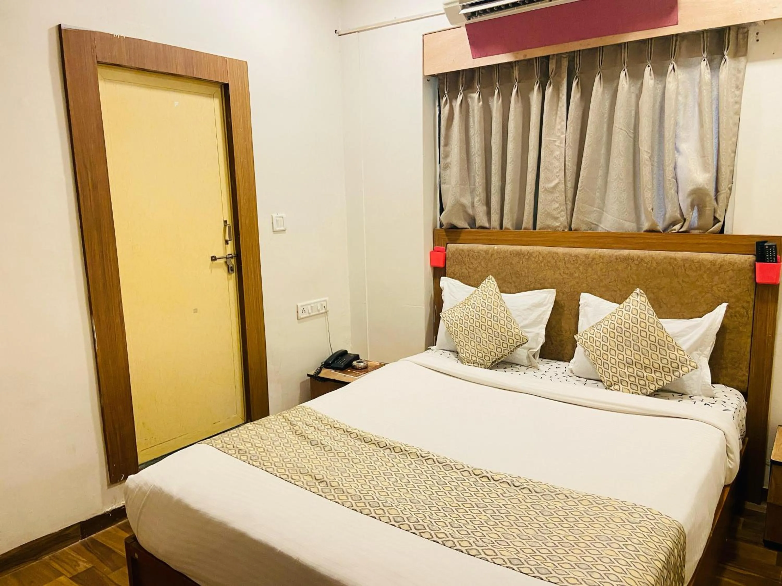 Bed in Hotel ABC Satellite Prahlad Nagar
