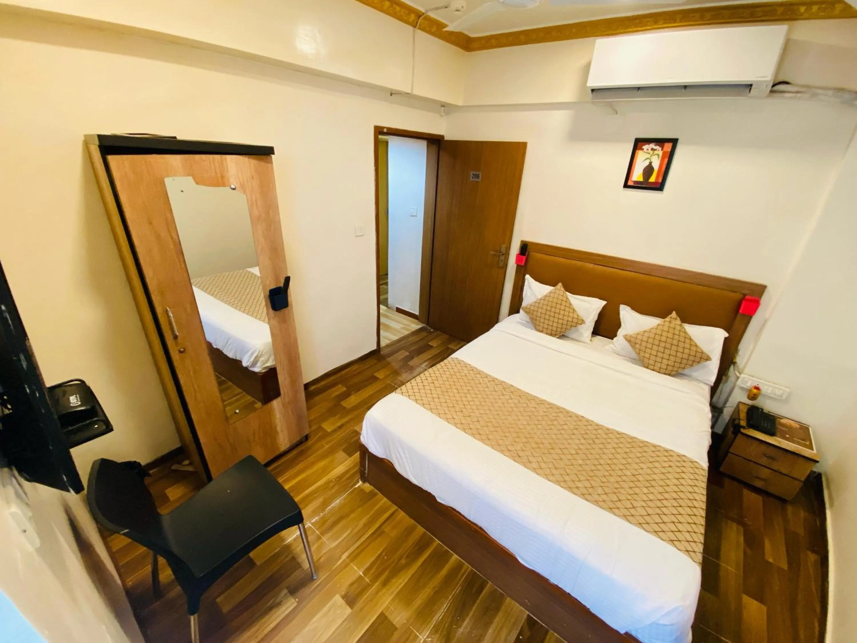 Bed in Hotel ABC Satellite Prahlad Nagar