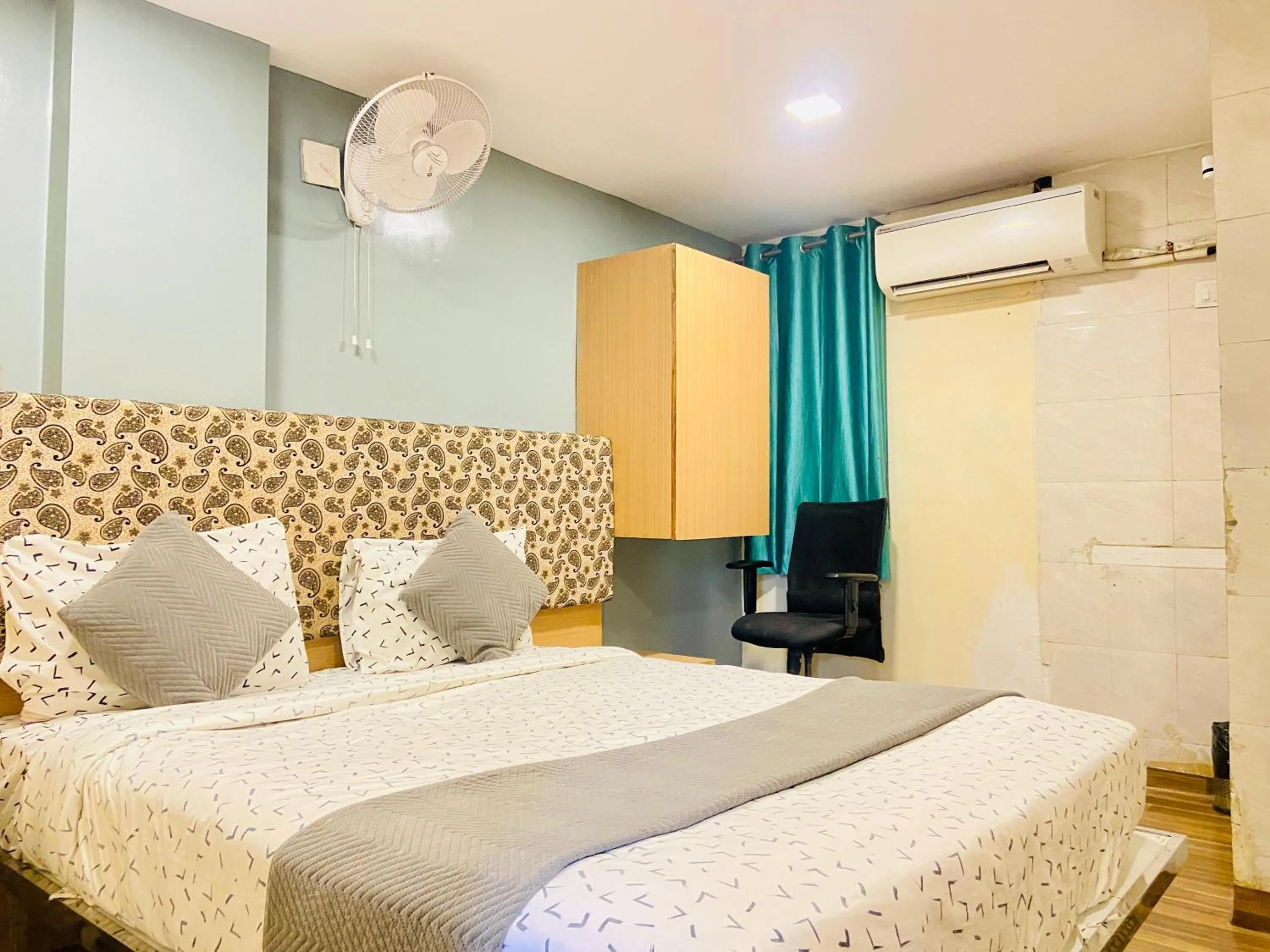 Bed in Hotel ABC Satellite Prahlad Nagar