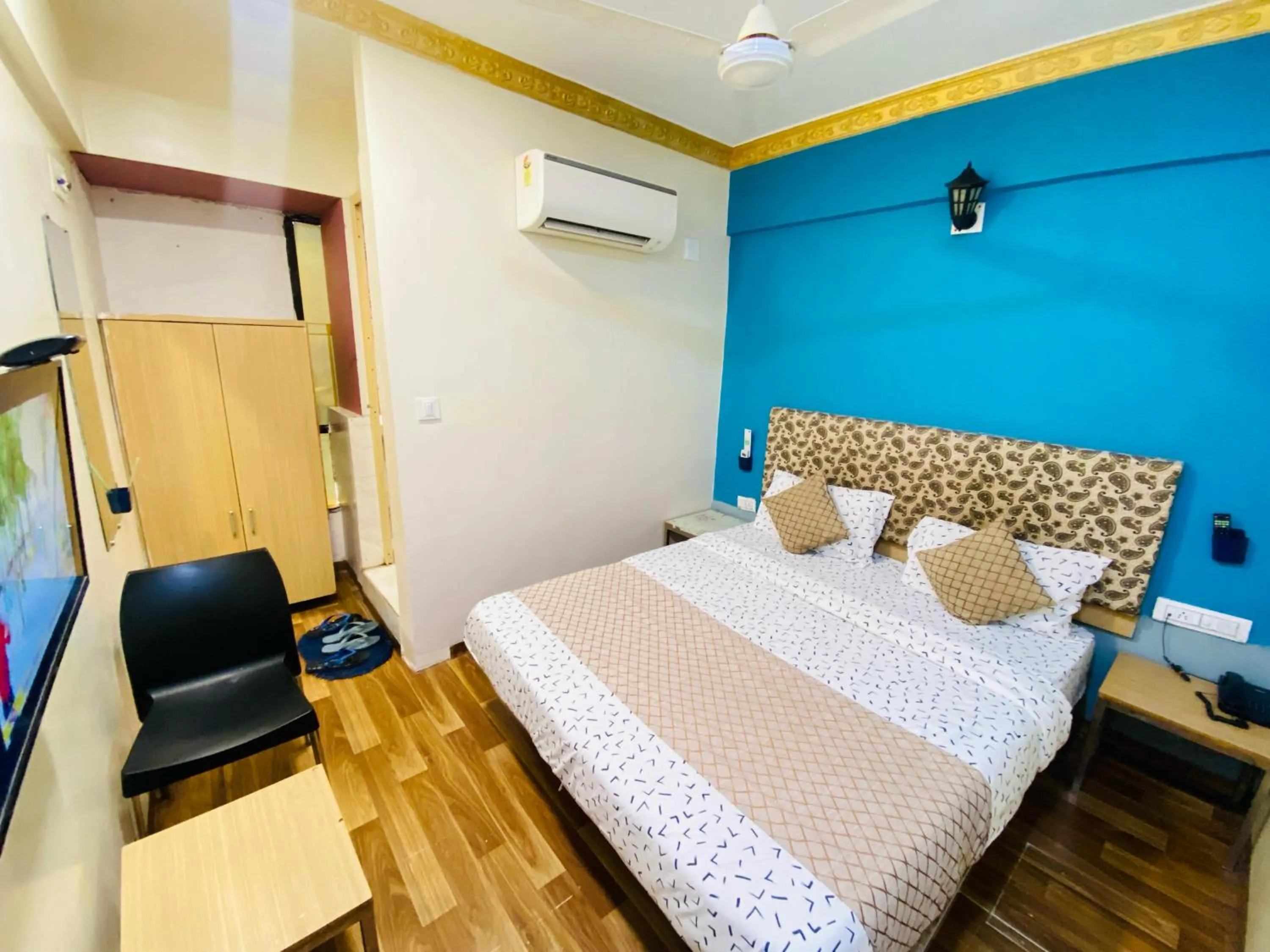 Bed in Hotel ABC Satellite Prahlad Nagar