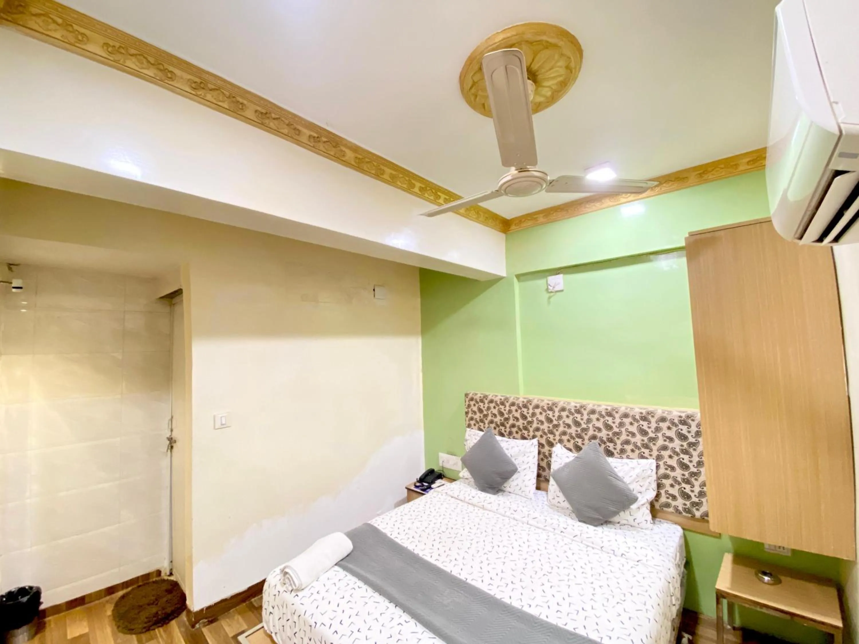 Bed in Hotel ABC Satellite Prahlad Nagar