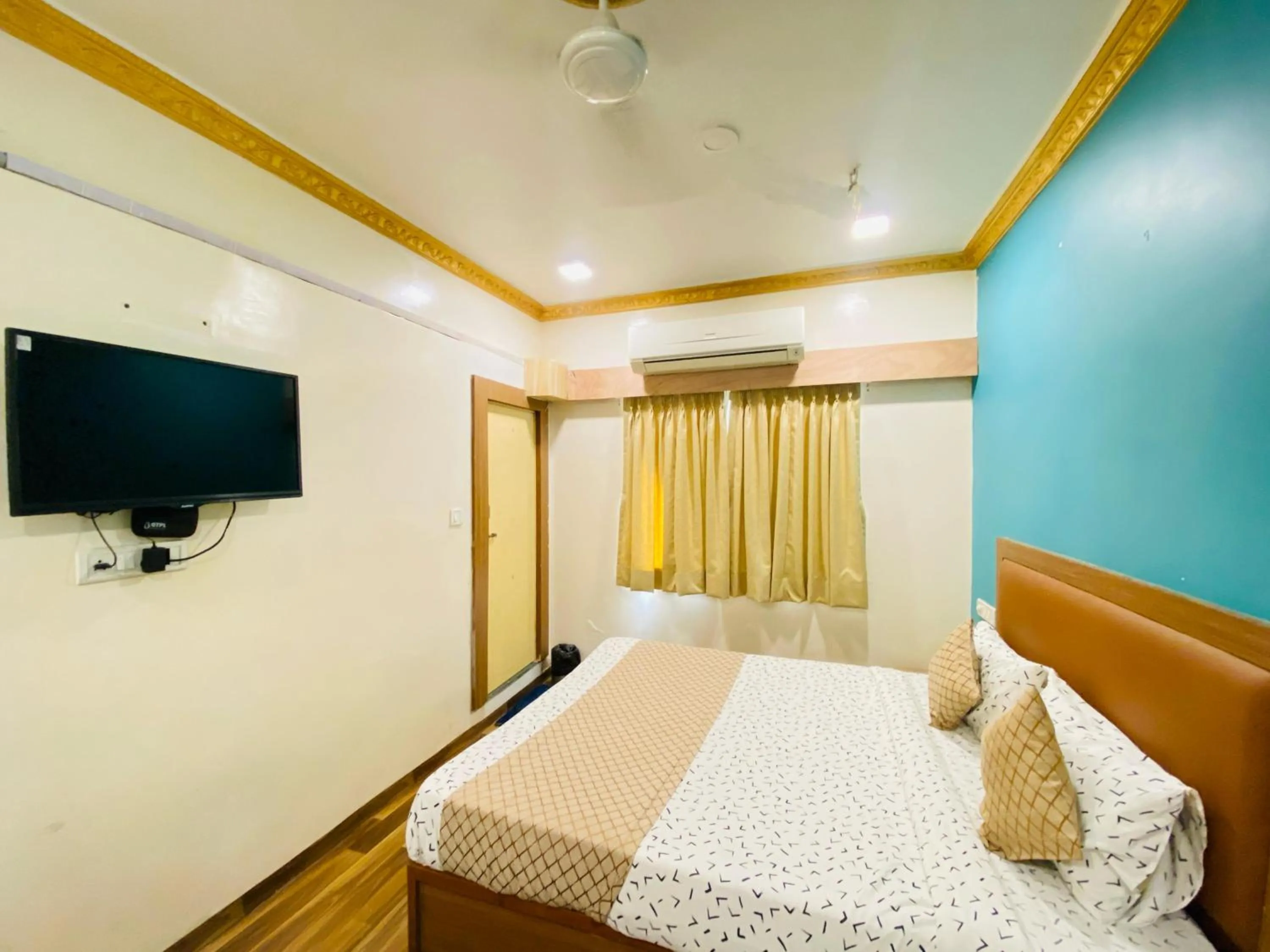 Bed in Hotel ABC Satellite Prahlad Nagar