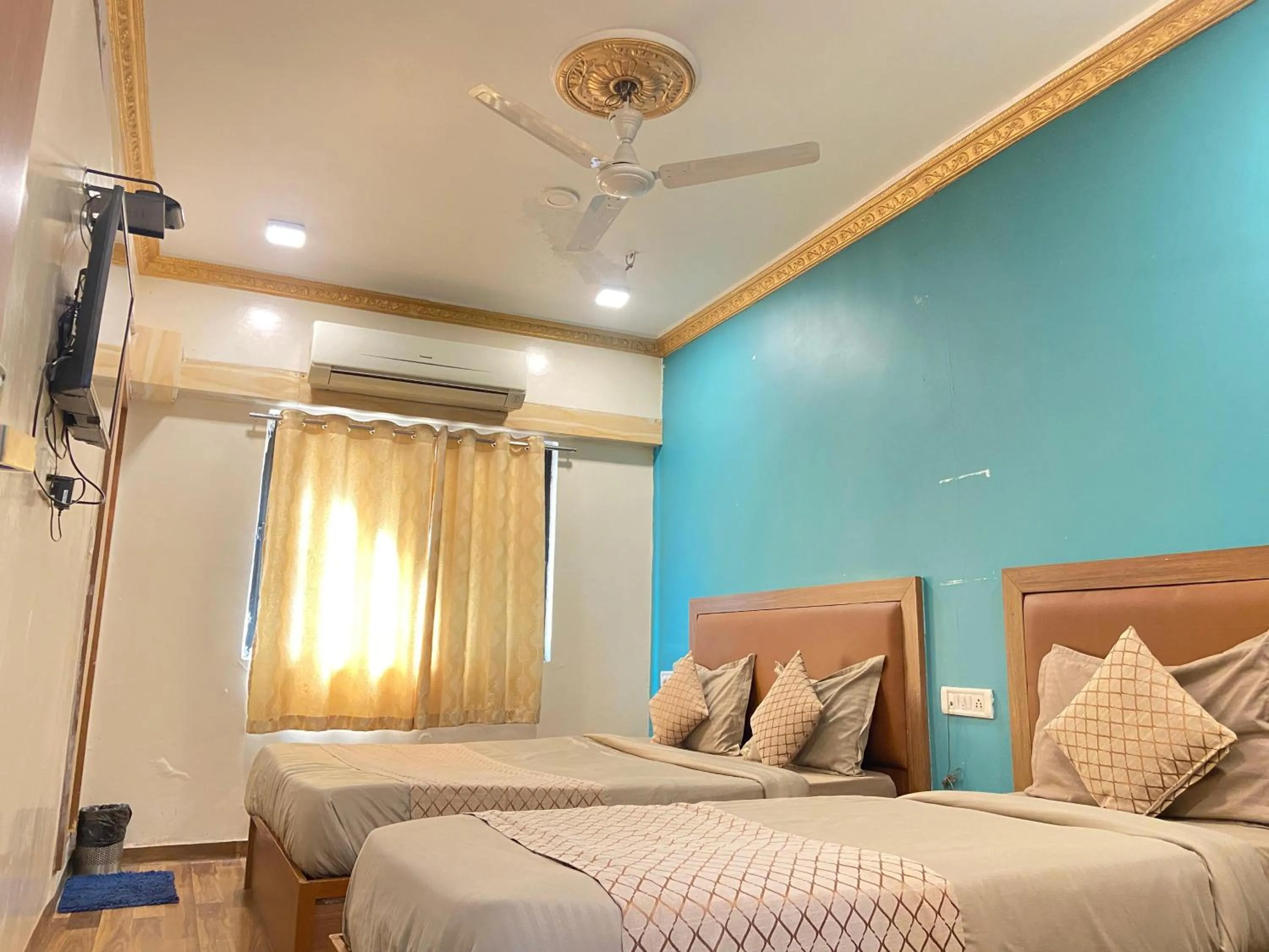 Bed in Hotel ABC Satellite Prahlad Nagar