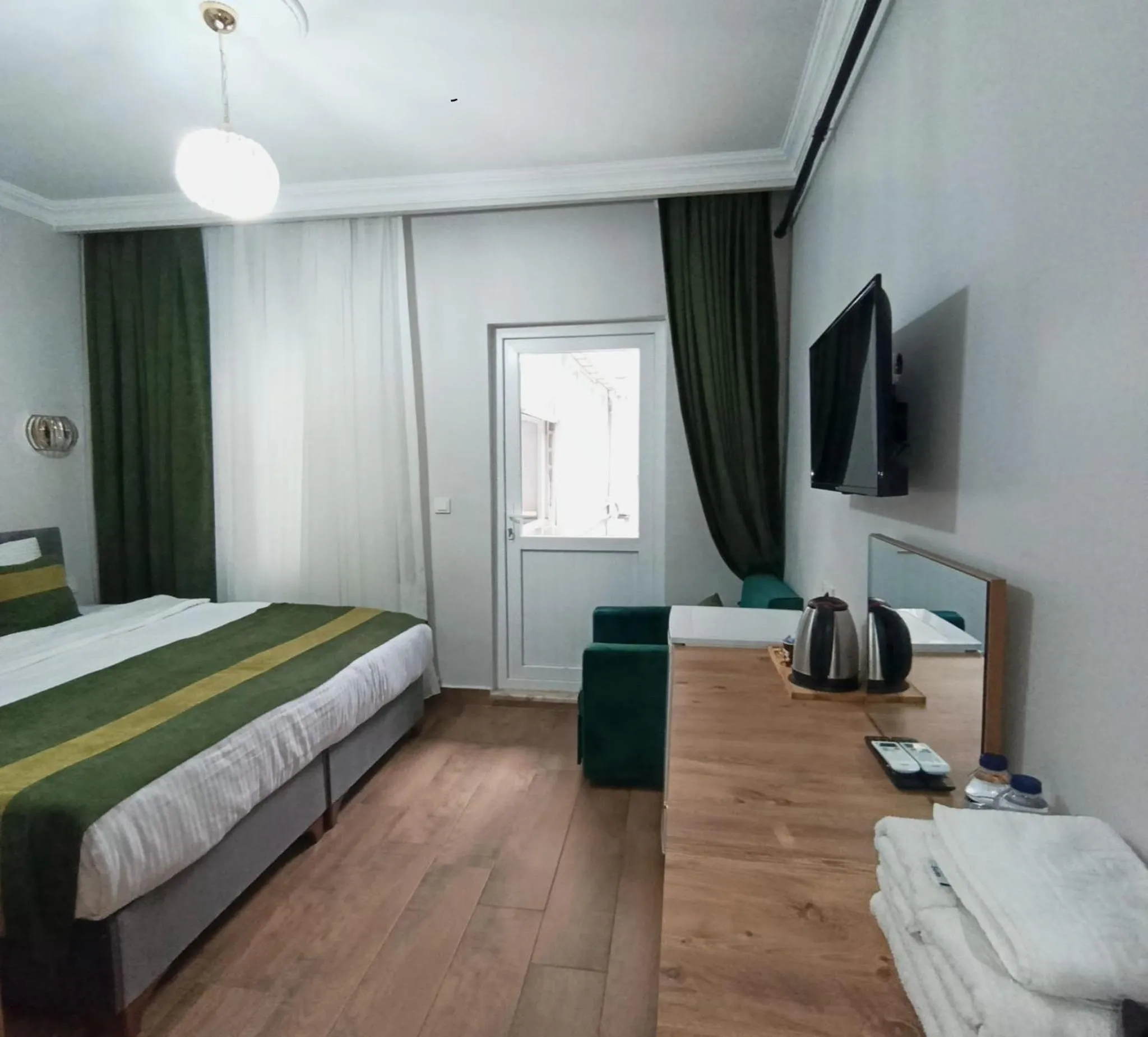 Communal lounge/ TV room, Bed in Armagan Suite Taksim