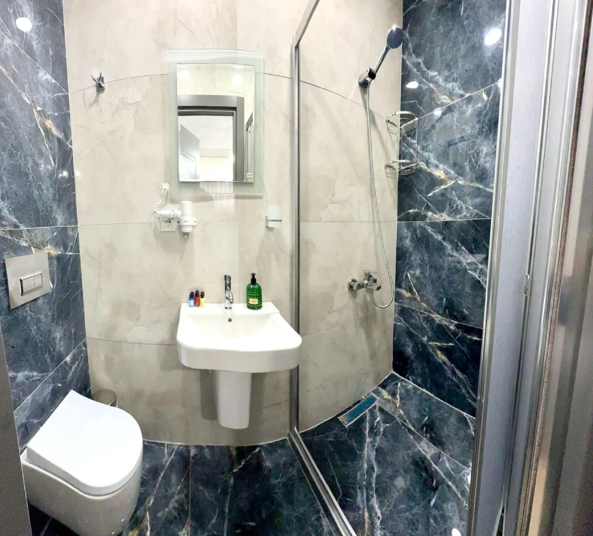Shower in Armagan Suite Taksim