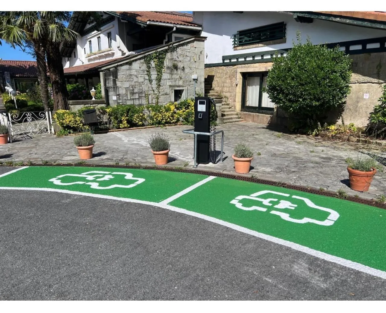 Parking in Hotel Gudamendi