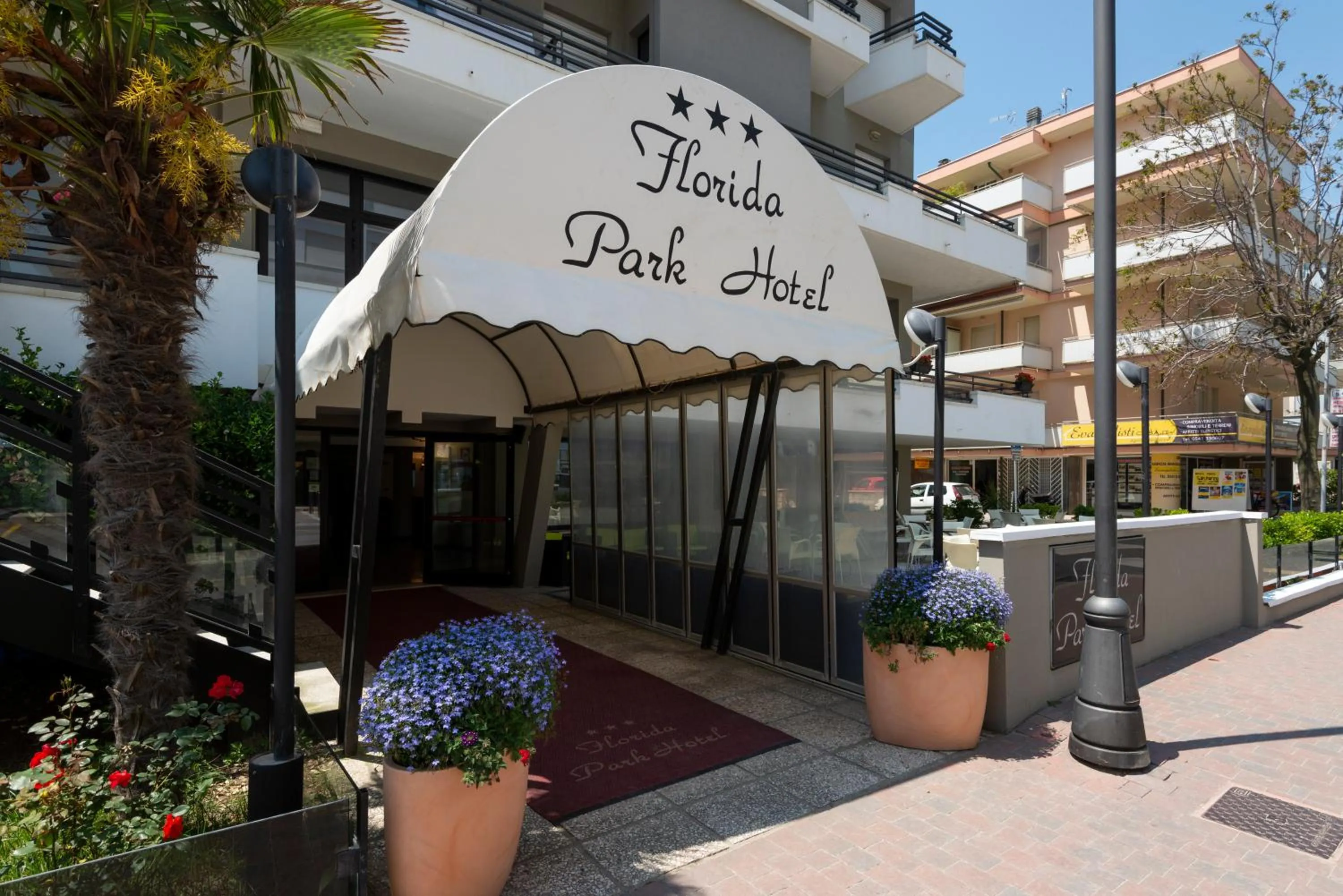 Facade/entrance in Florida Park Hotel