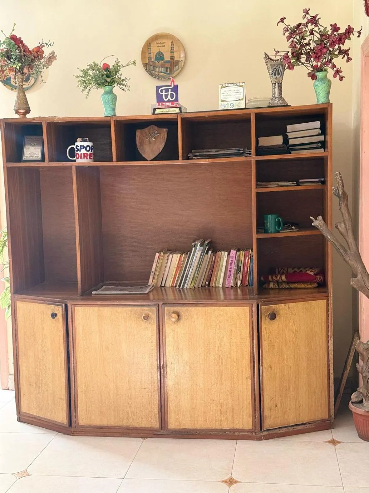 Library in Milton Guesthouse