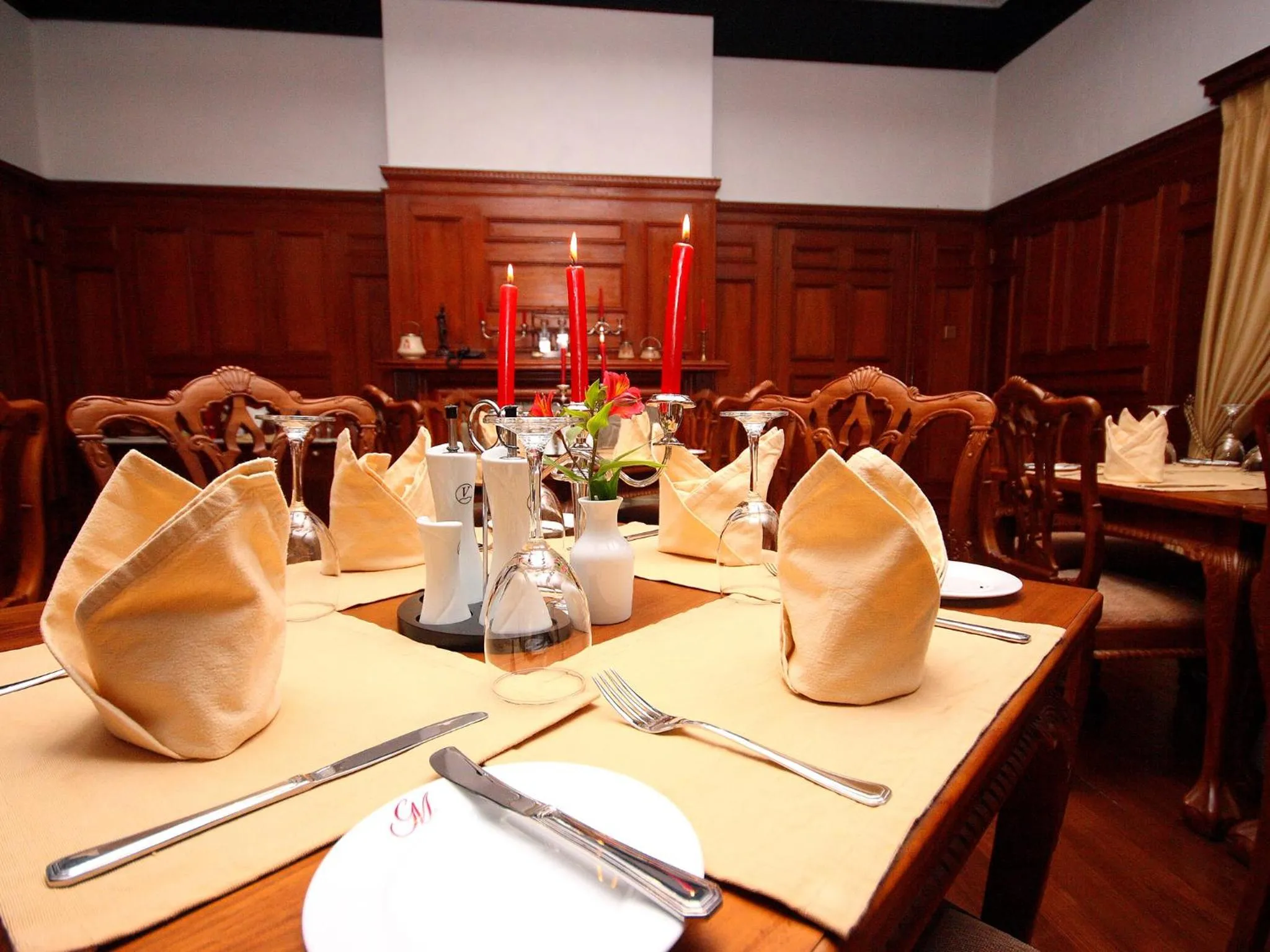 Restaurant/places to eat in Governor's Mansion