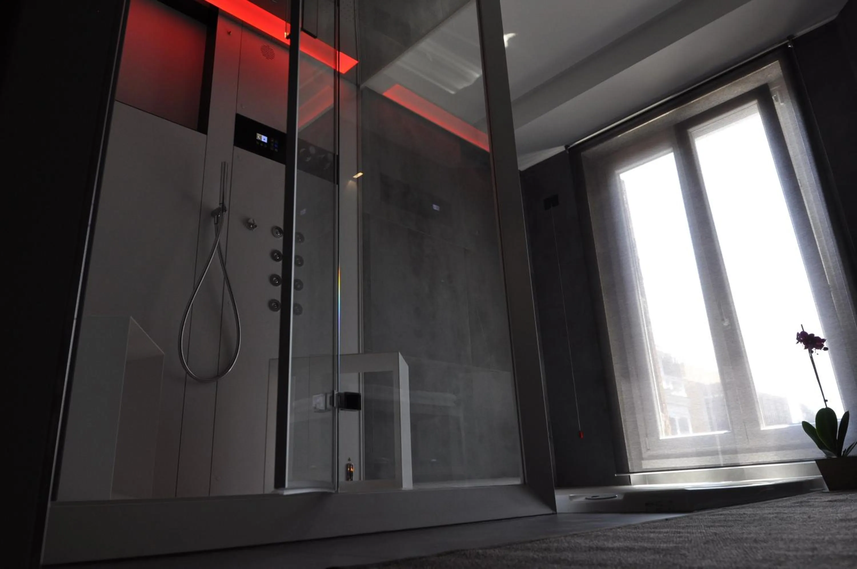 Hot Tub in Place 24 Suites & Wellness