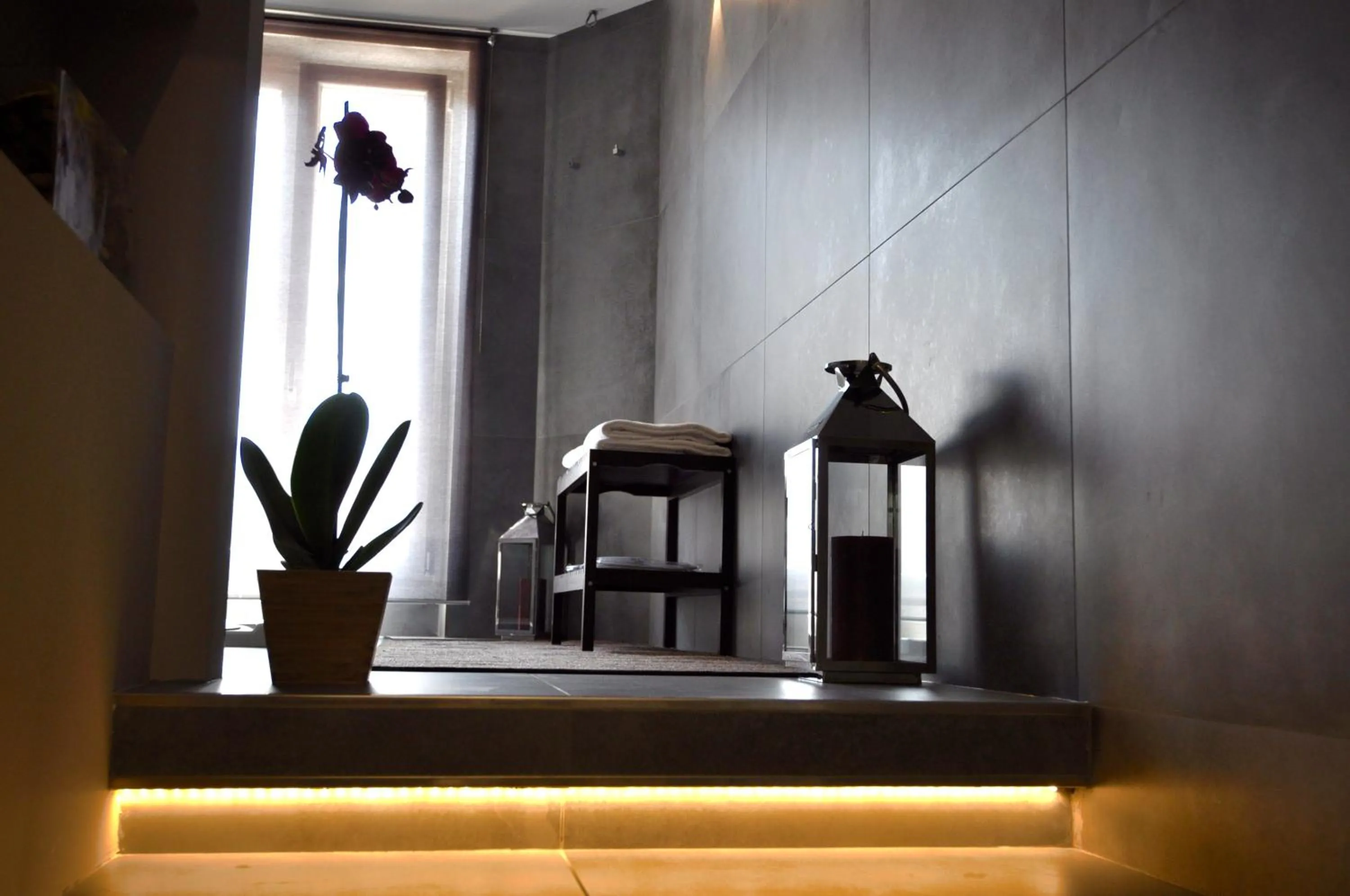 Hot Tub in Place 24 Suites & Wellness