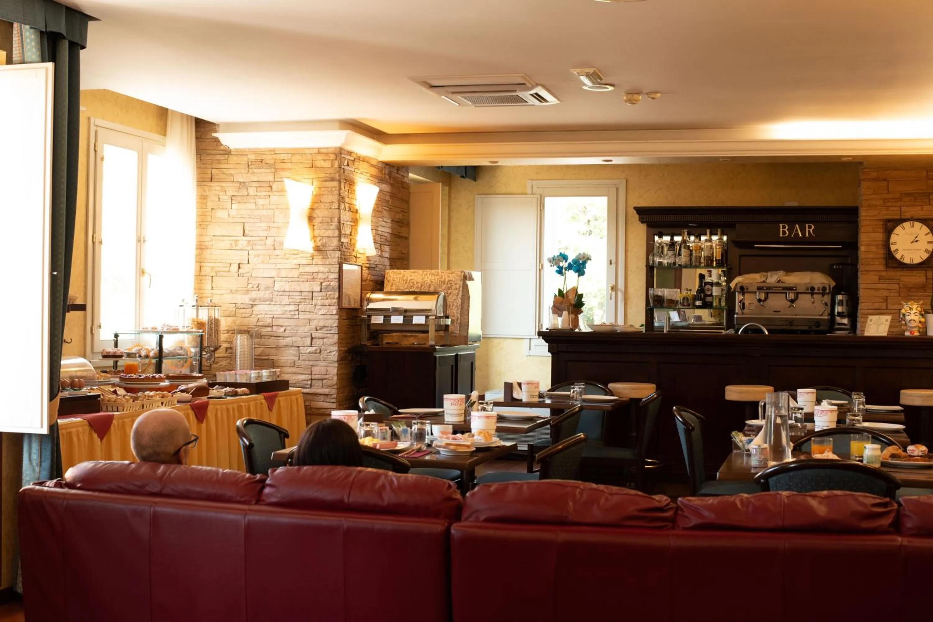 Restaurant/places to eat in Hotel Teocrito