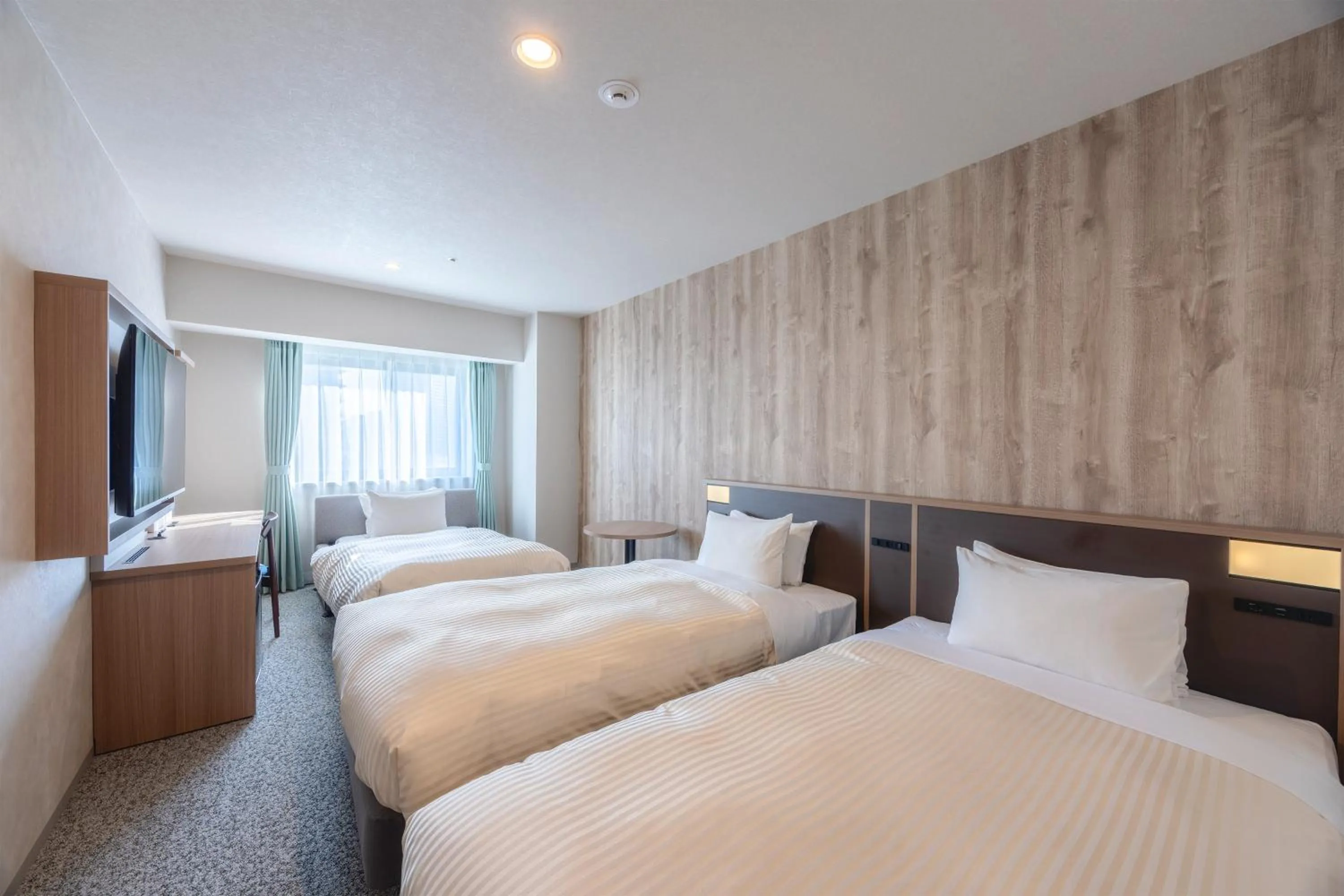 Photo of the whole room, Bed in Hotel Mariners Court Tokyo