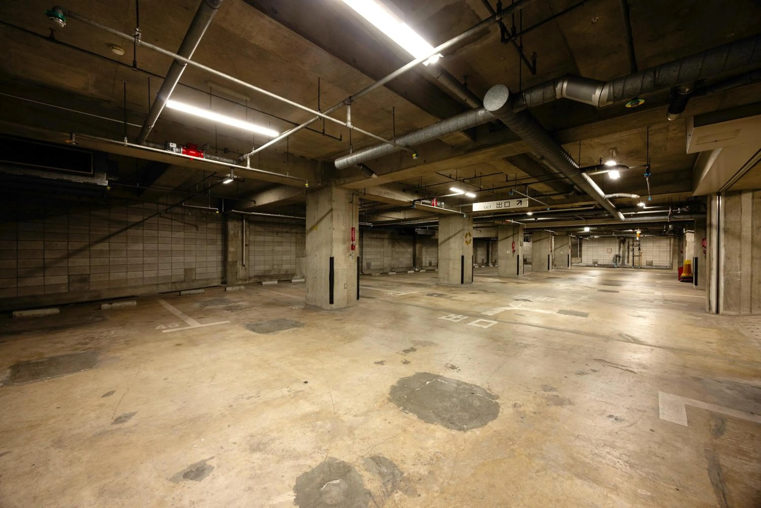 Parking in Hotel Mariners Court Tokyo