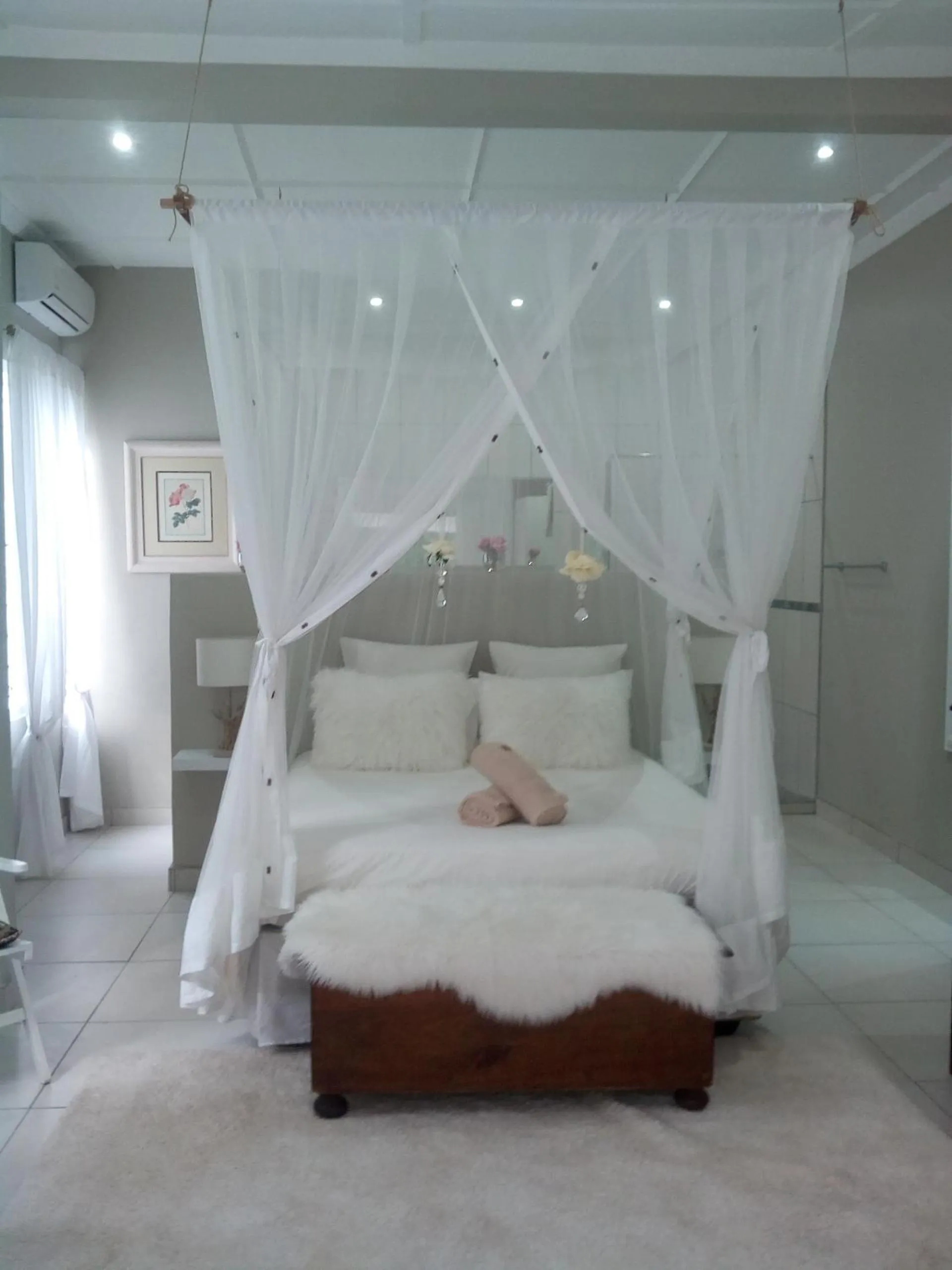 Photo of the whole room, Bed in St Lucia Kingfisher Lodge