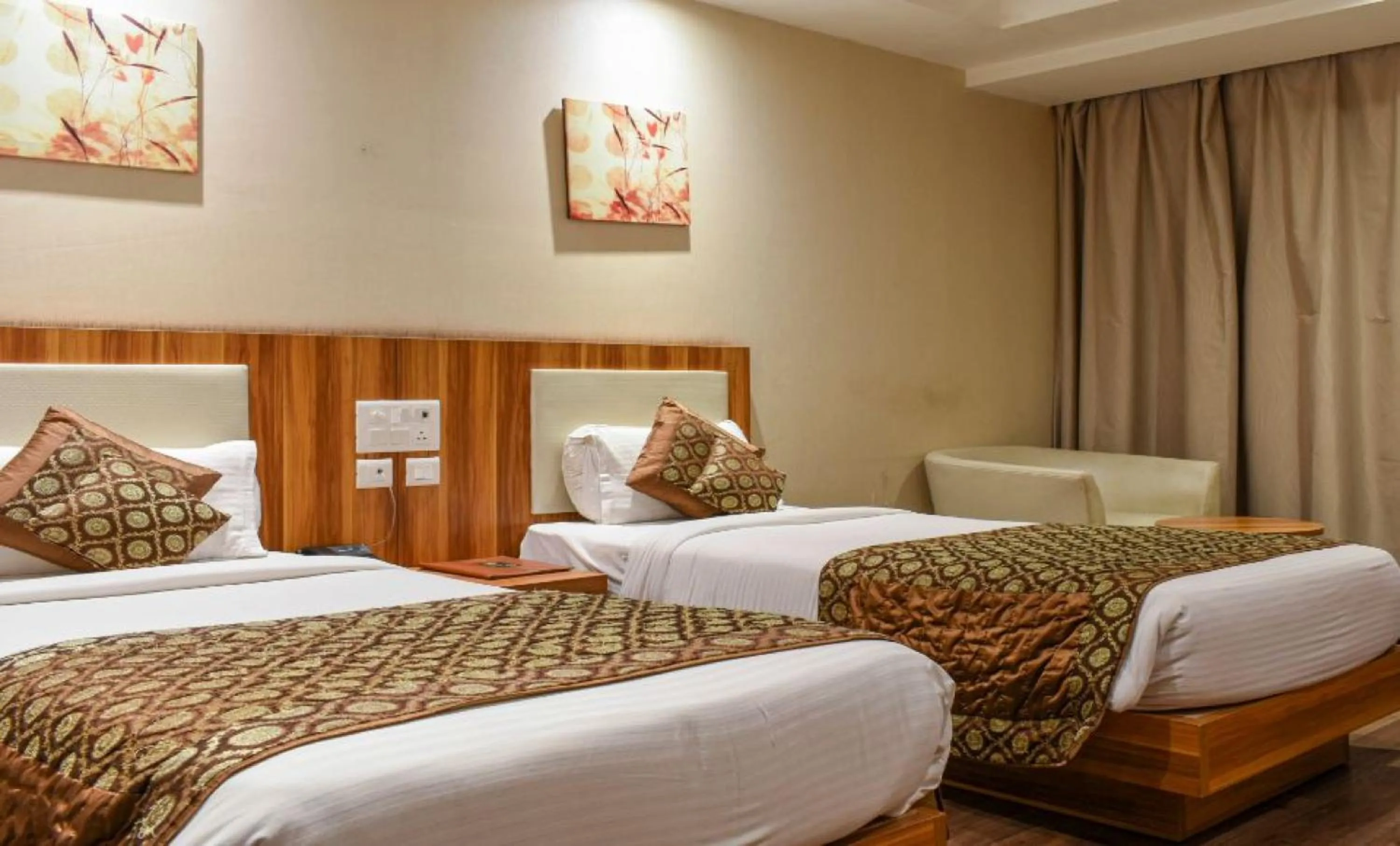 Bedroom, Bed in Hotel Le Roi Raipur at Raipur Railway Station