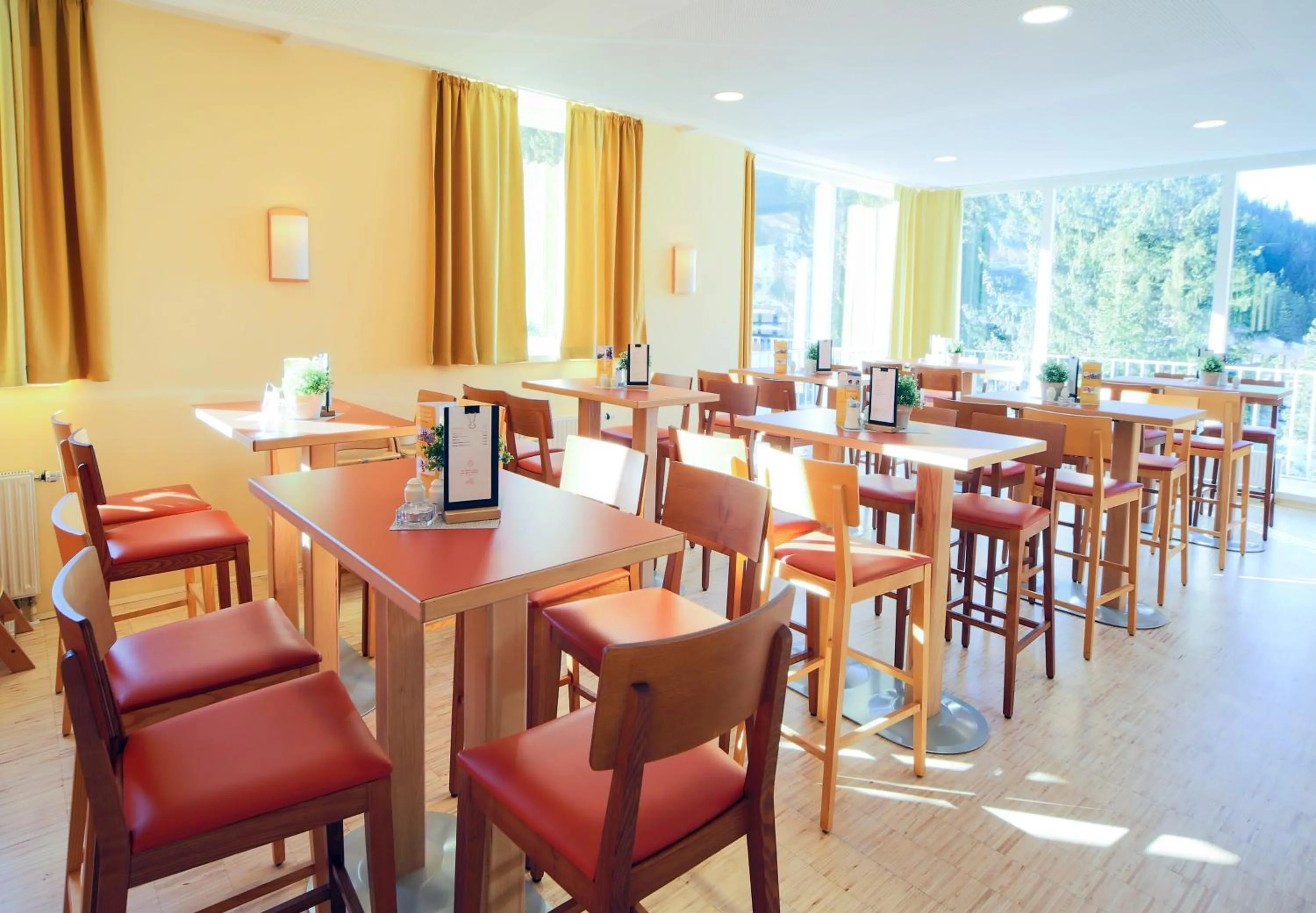 Restaurant/places to eat in JUFA Hotel Planneralm