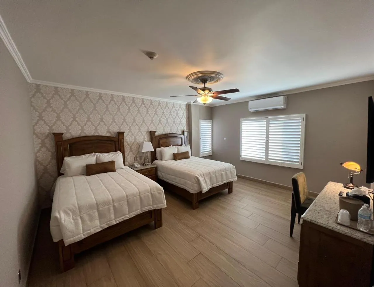 Bedroom, Bed in Hotel Caesars