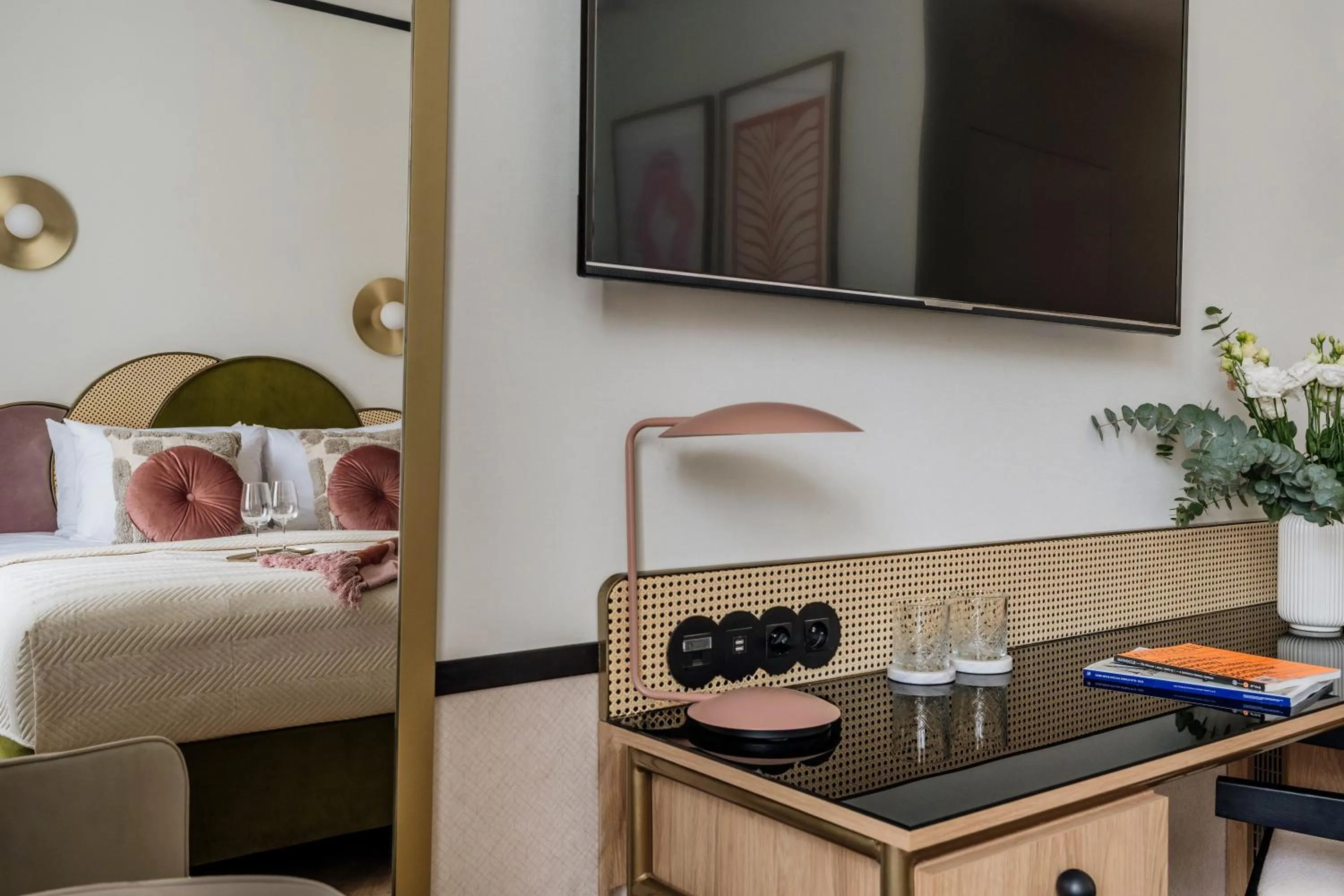 Bed in Colette - LoftAffair Collection